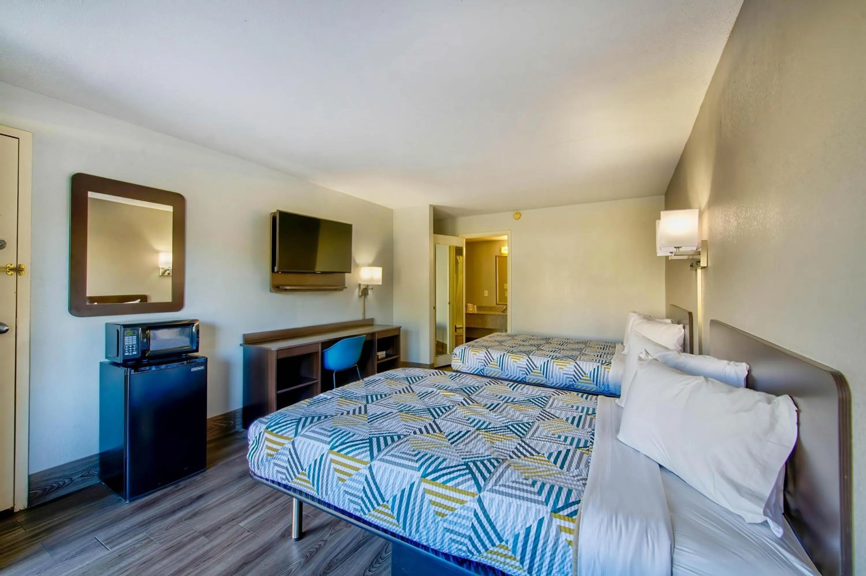 Bedroom, Bed in Motel 6 Birmingham, AL - Medical Center - Inverness Hwy 280