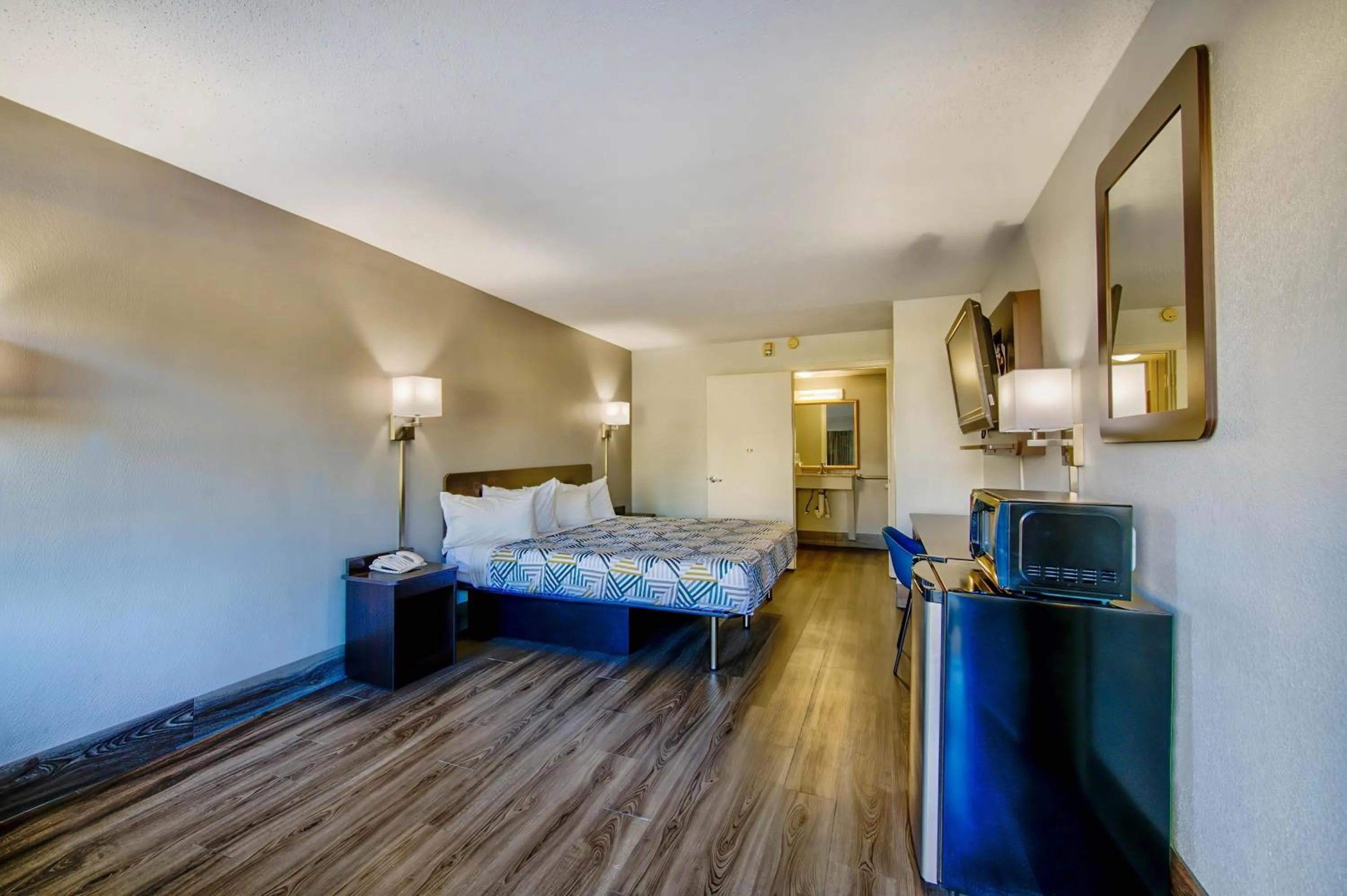 Bedroom, Bed in Motel 6 Birmingham, AL - Medical Center - Inverness Hwy 280