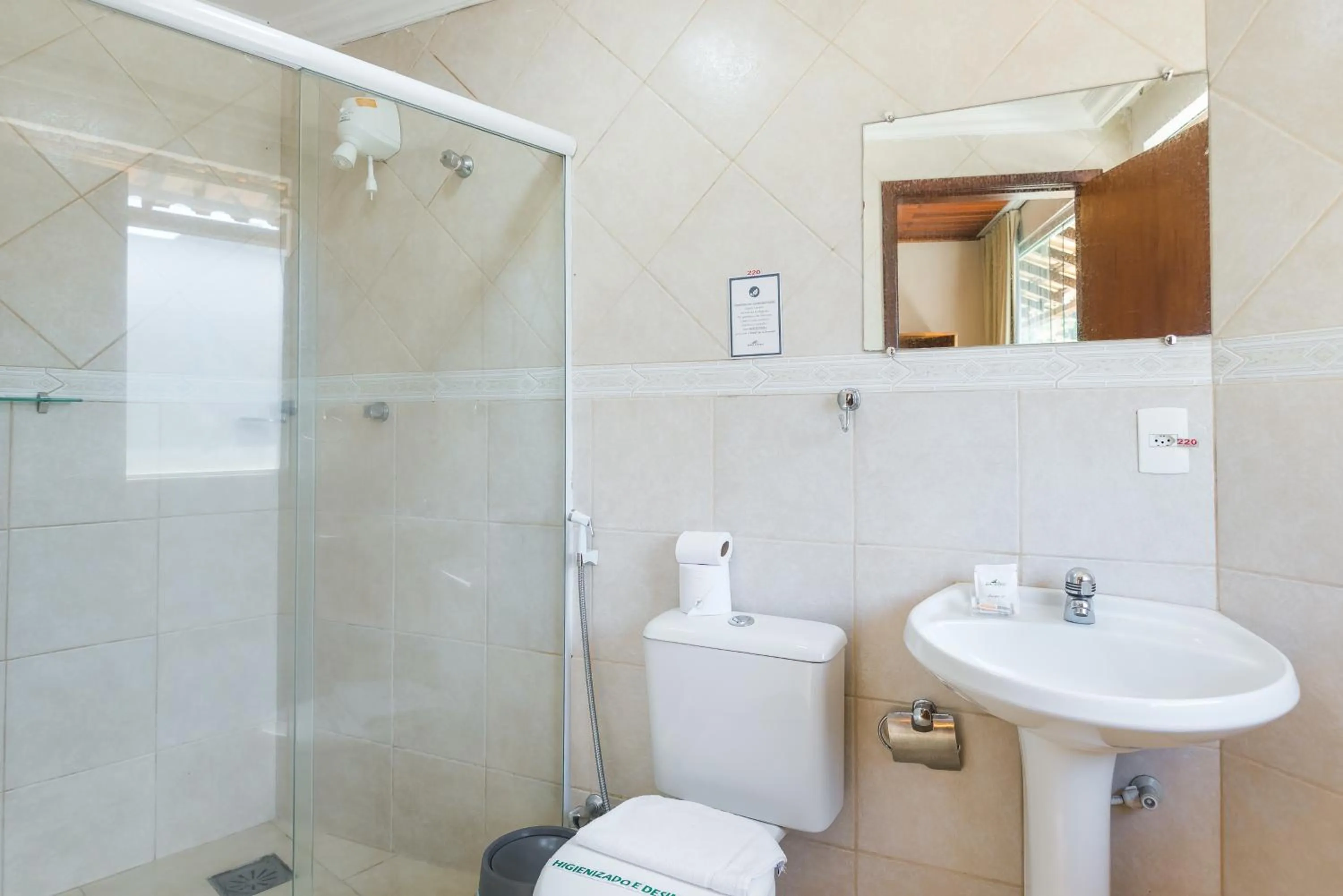 Bathroom in Hotel Serra Everest