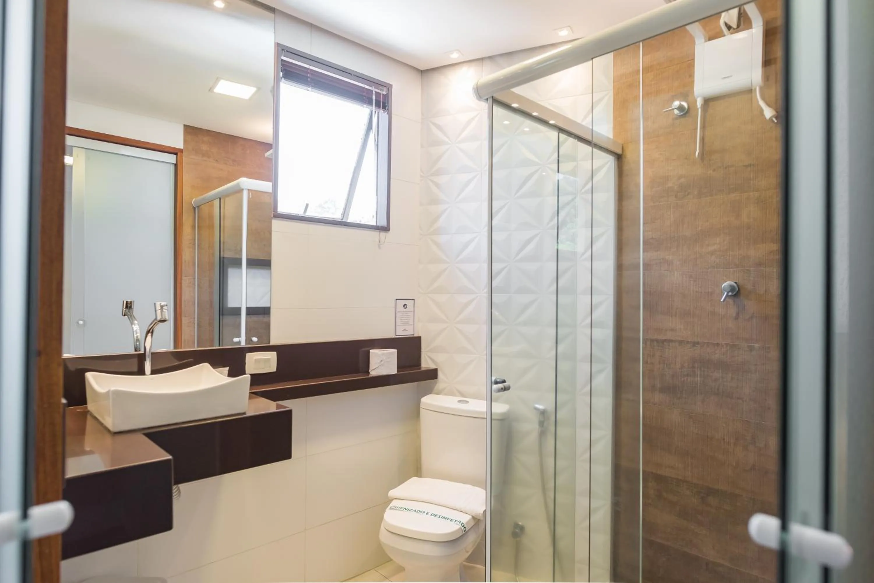 Shower in Hotel Serra Everest