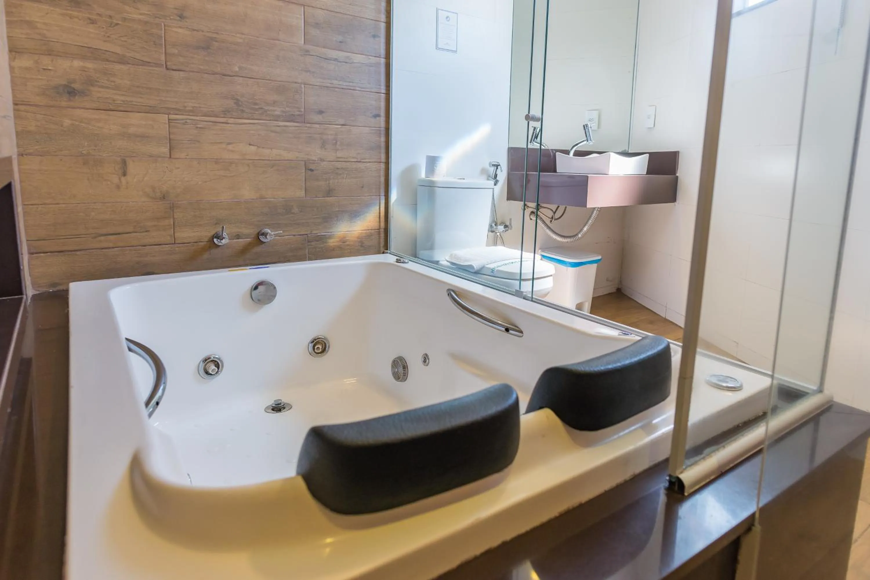 Hot Tub in Hotel Serra Everest