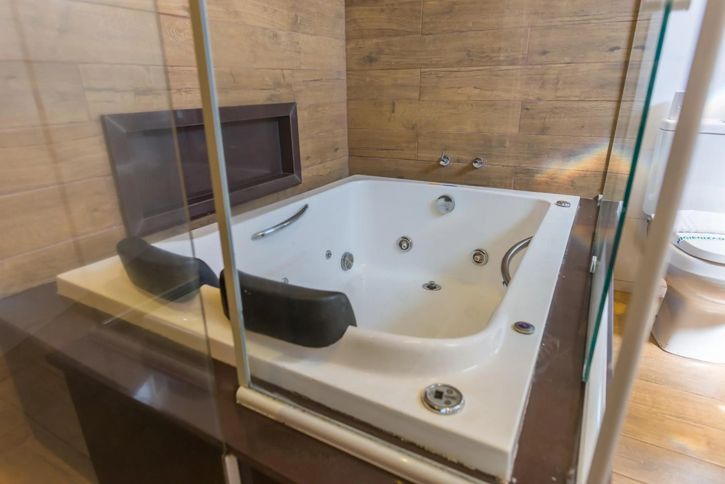 Bath in Hotel Serra Everest