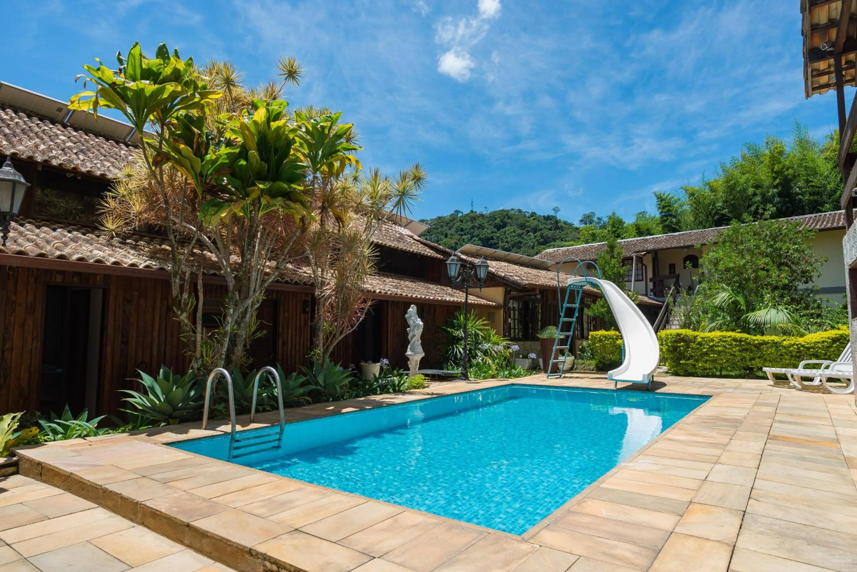 Swimming pool in Hotel Serra Everest