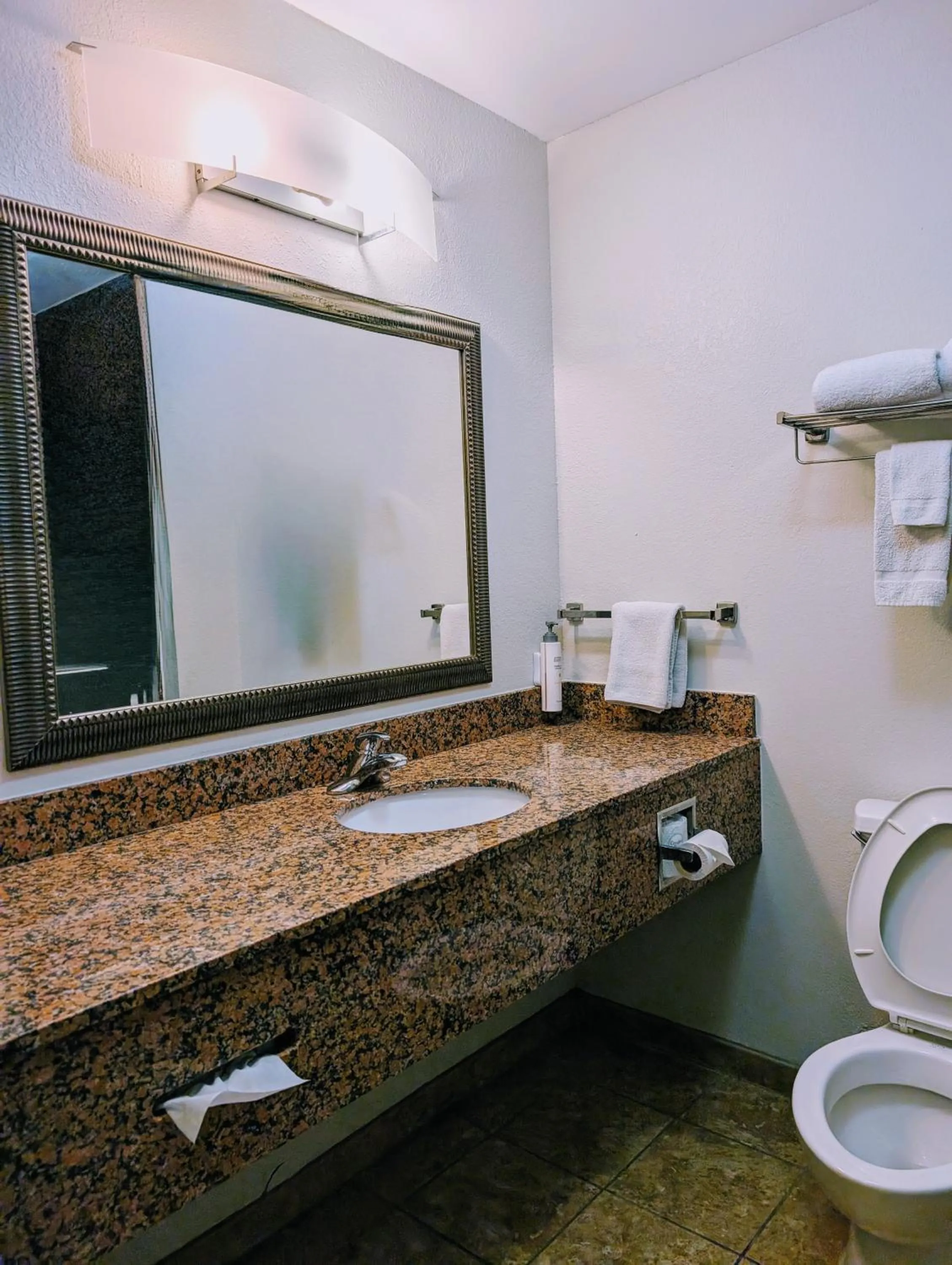 Bathroom in Sonesta Essential Columbus