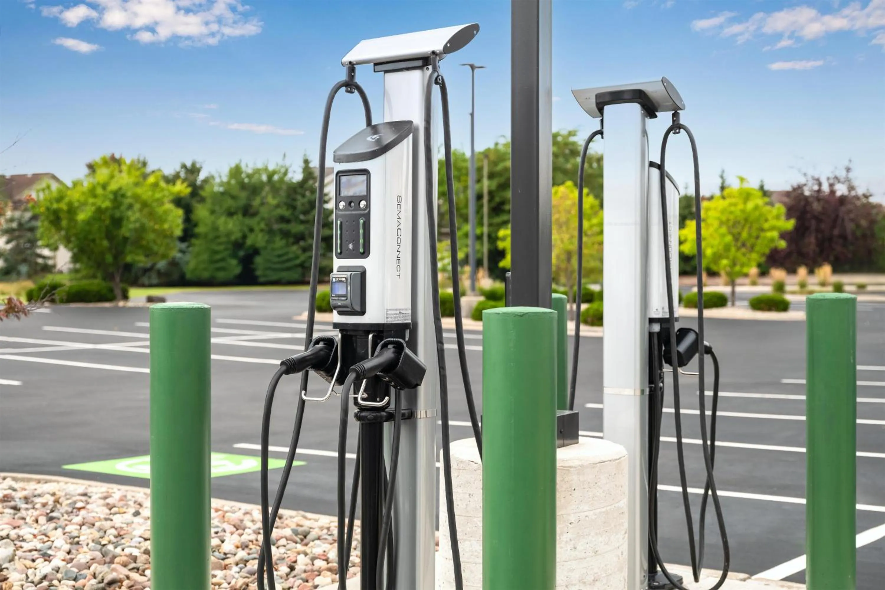 Property building in Best Western Premier Bridgewood Hotel Resort