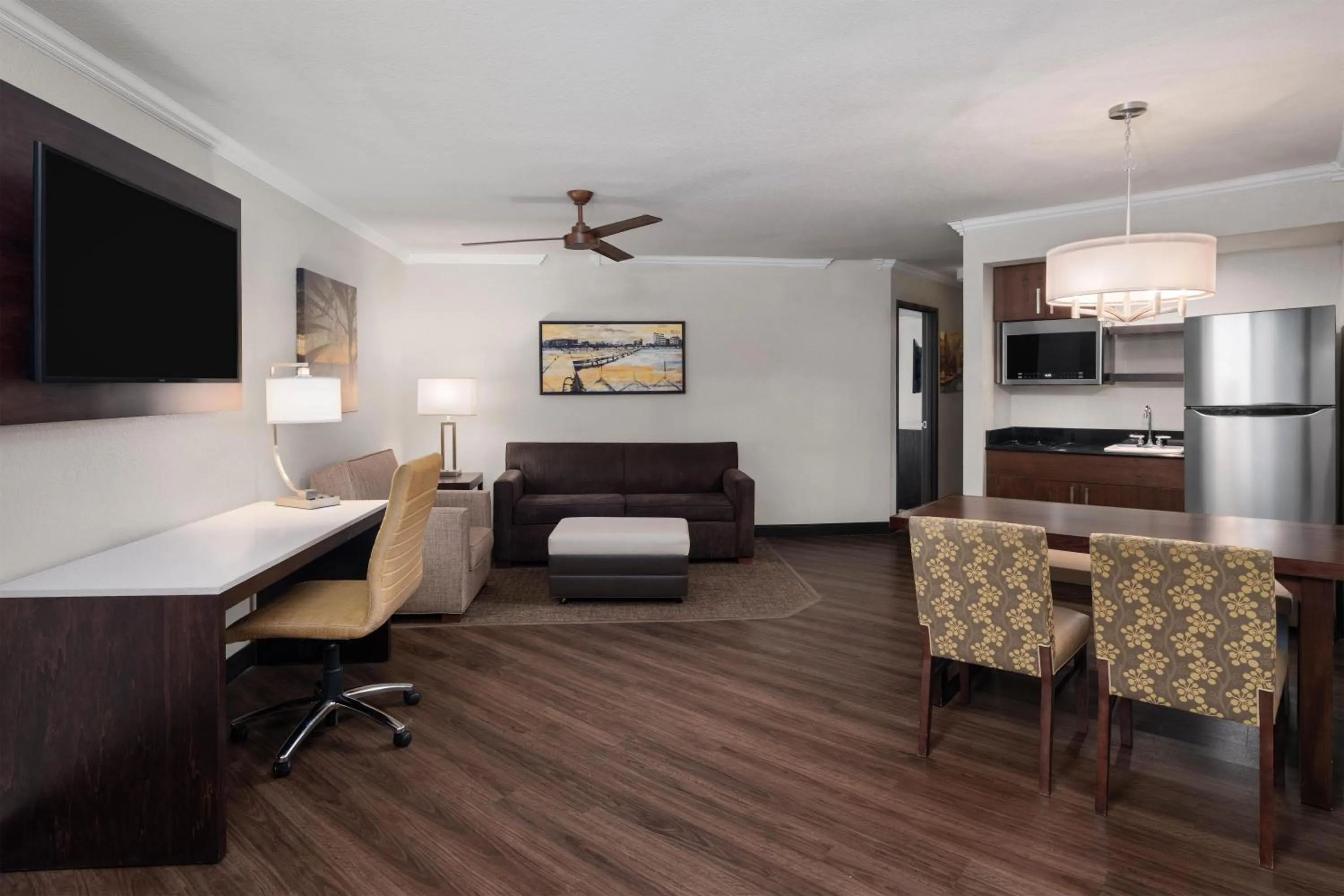 Bedroom in Best Western Premier Bridgewood Hotel Resort