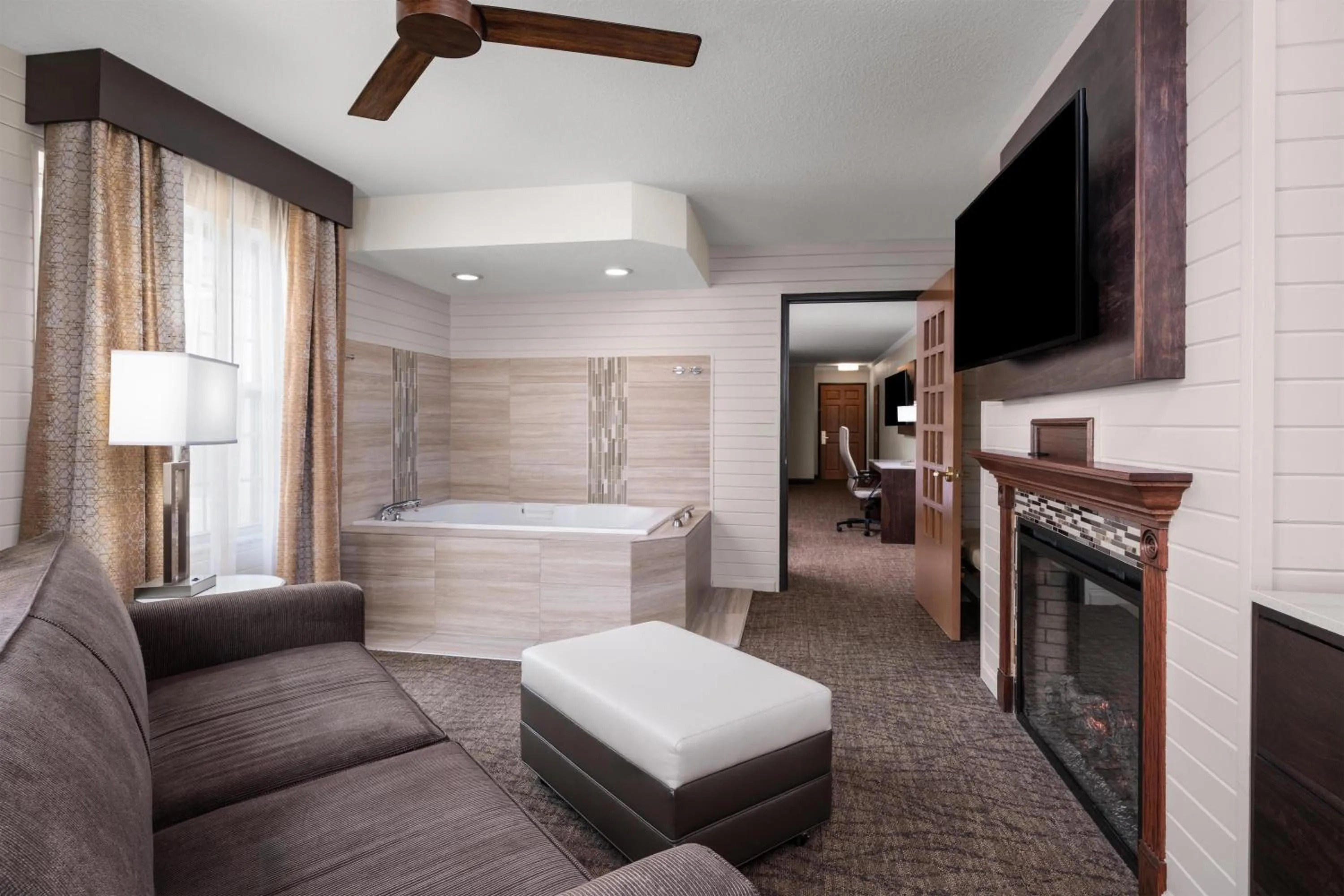 Bedroom in Best Western Premier Bridgewood Hotel Resort