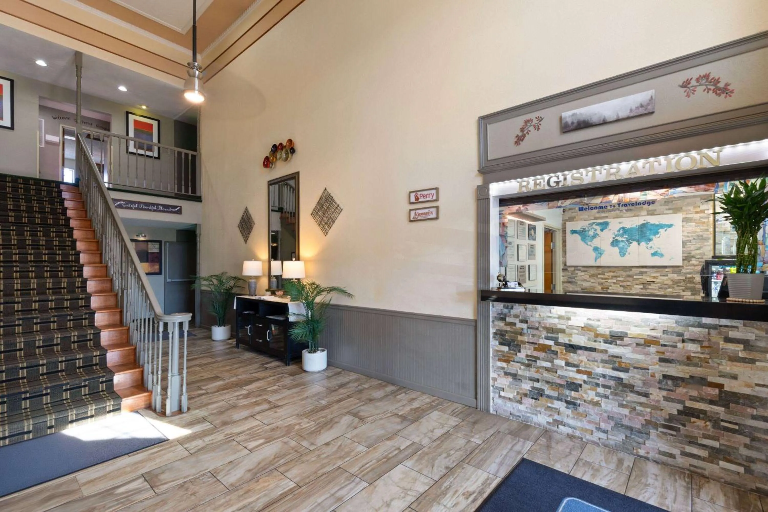 Lobby or reception in Travelodge by Wyndham Perry National Fairgrounds Area I-75