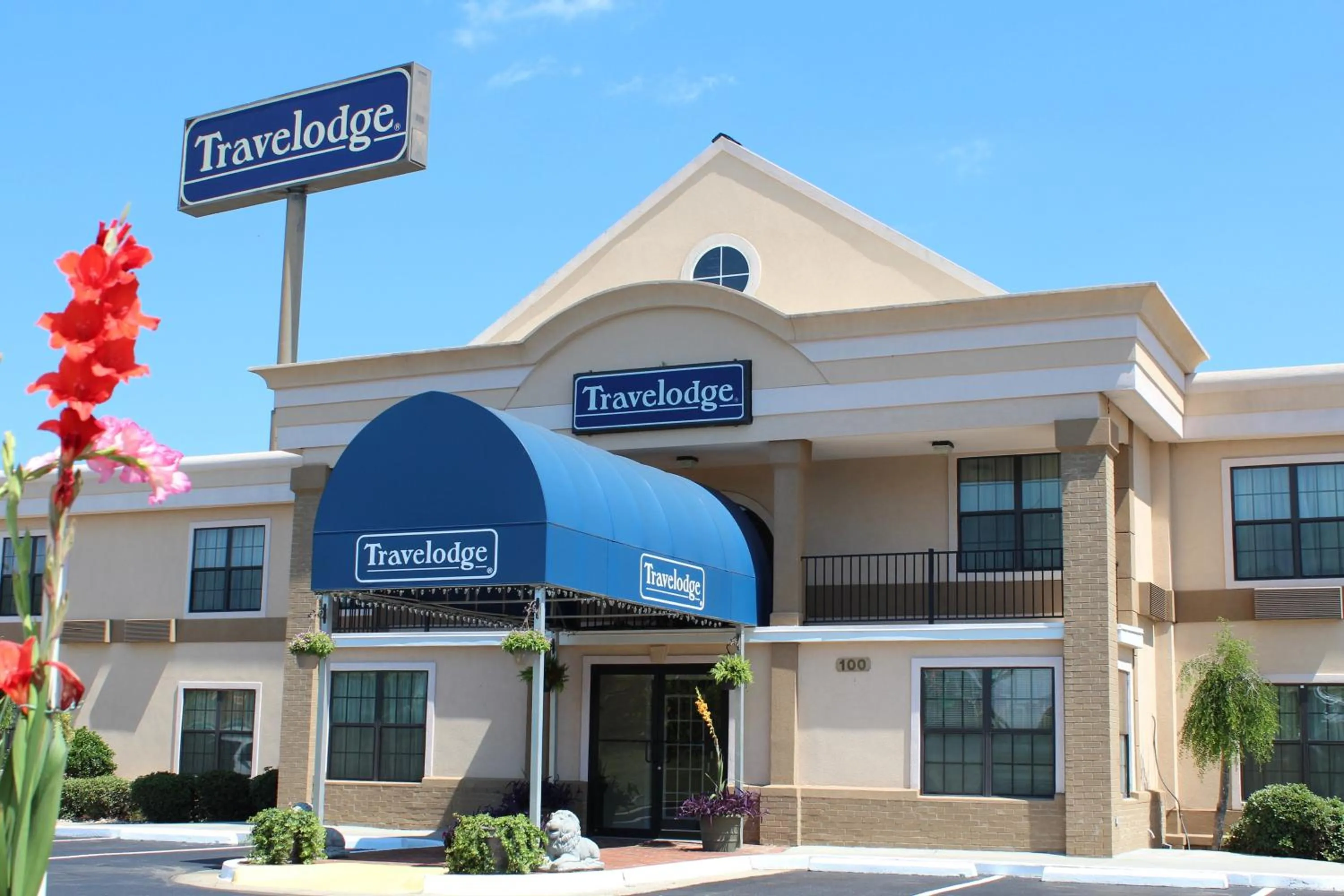 Facade/entrance in Travelodge by Wyndham Perry National Fairgrounds Area I-75