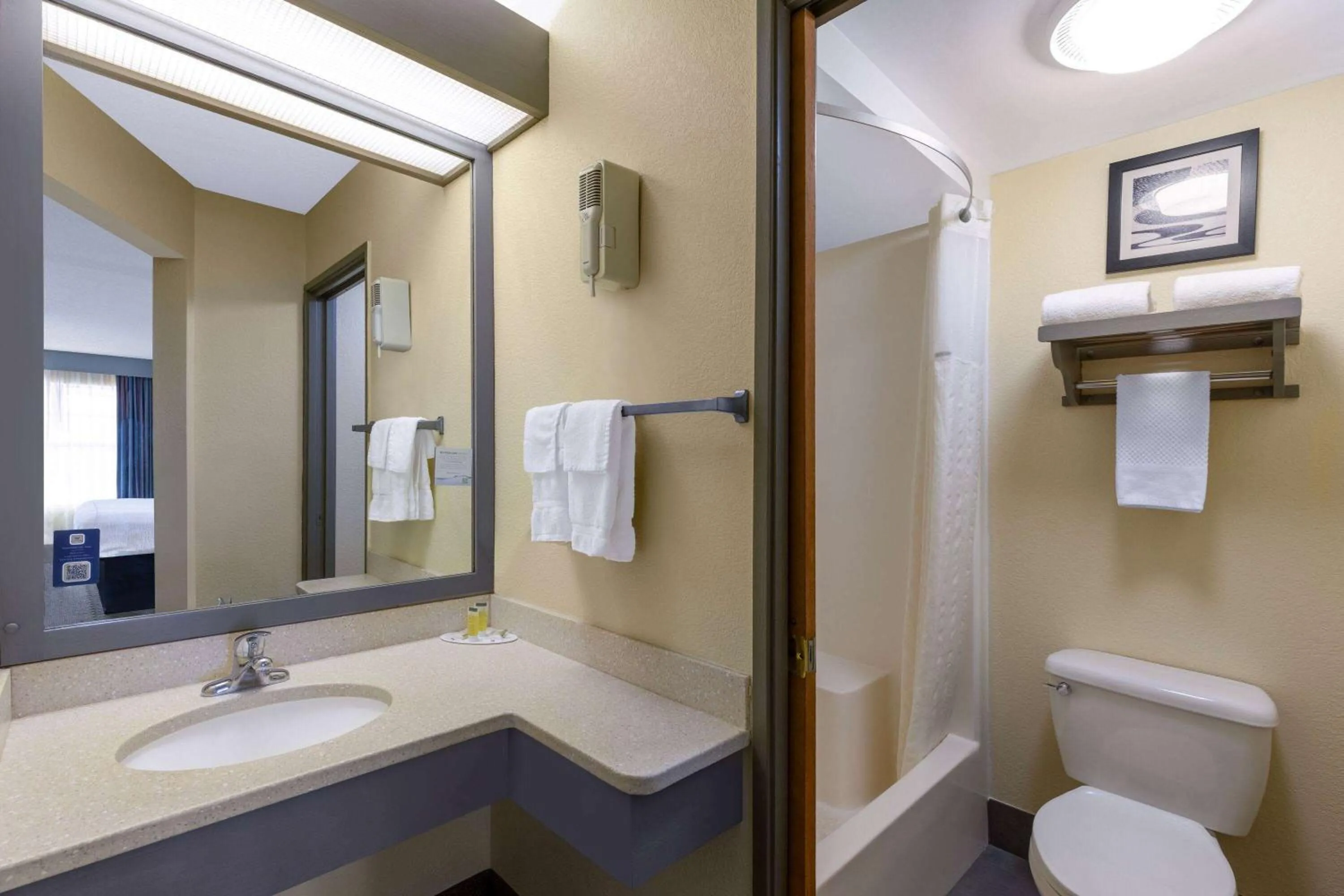 Bathroom in Travelodge by Wyndham Perry National Fairgrounds Area I-75