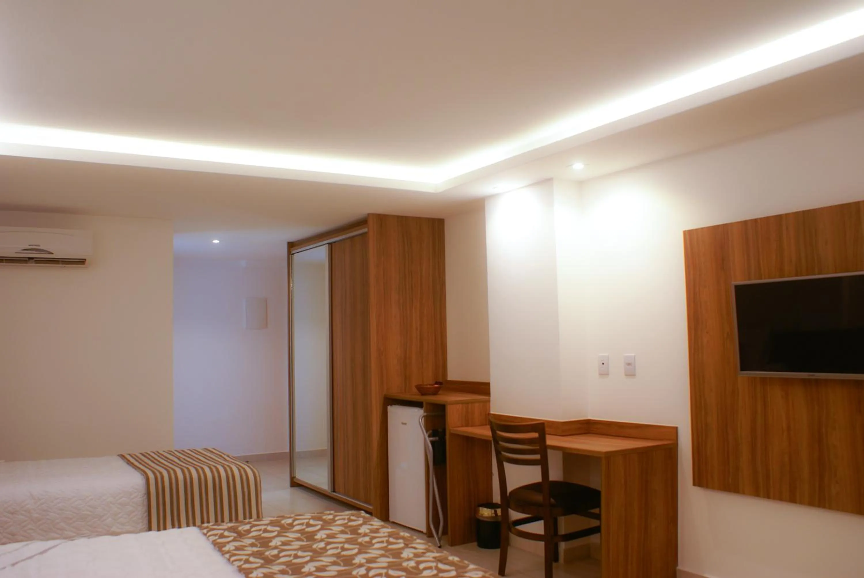 Photo of the whole room, Bed in Paradiso Macae Hotel