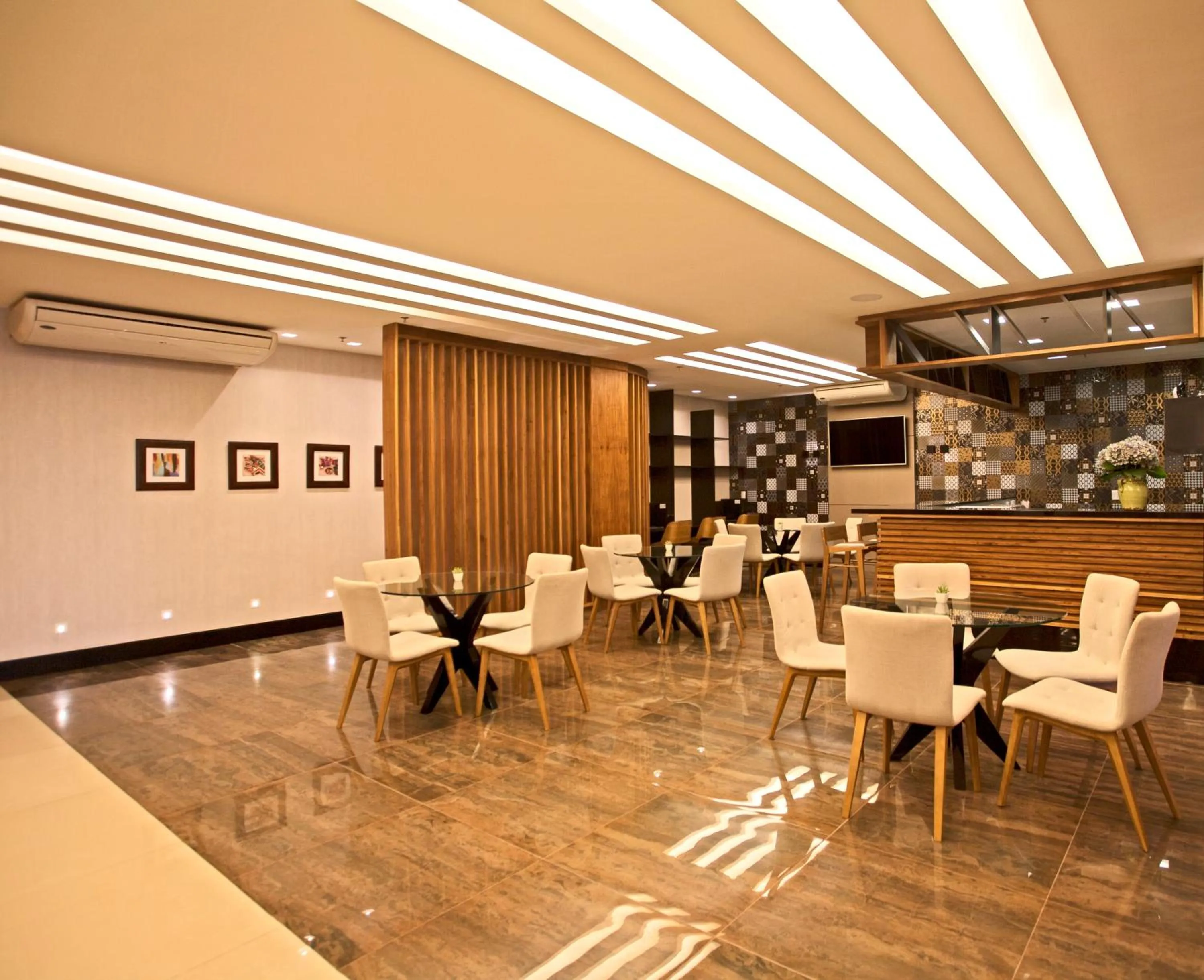 Lounge or bar in Paradiso Macae Hotel