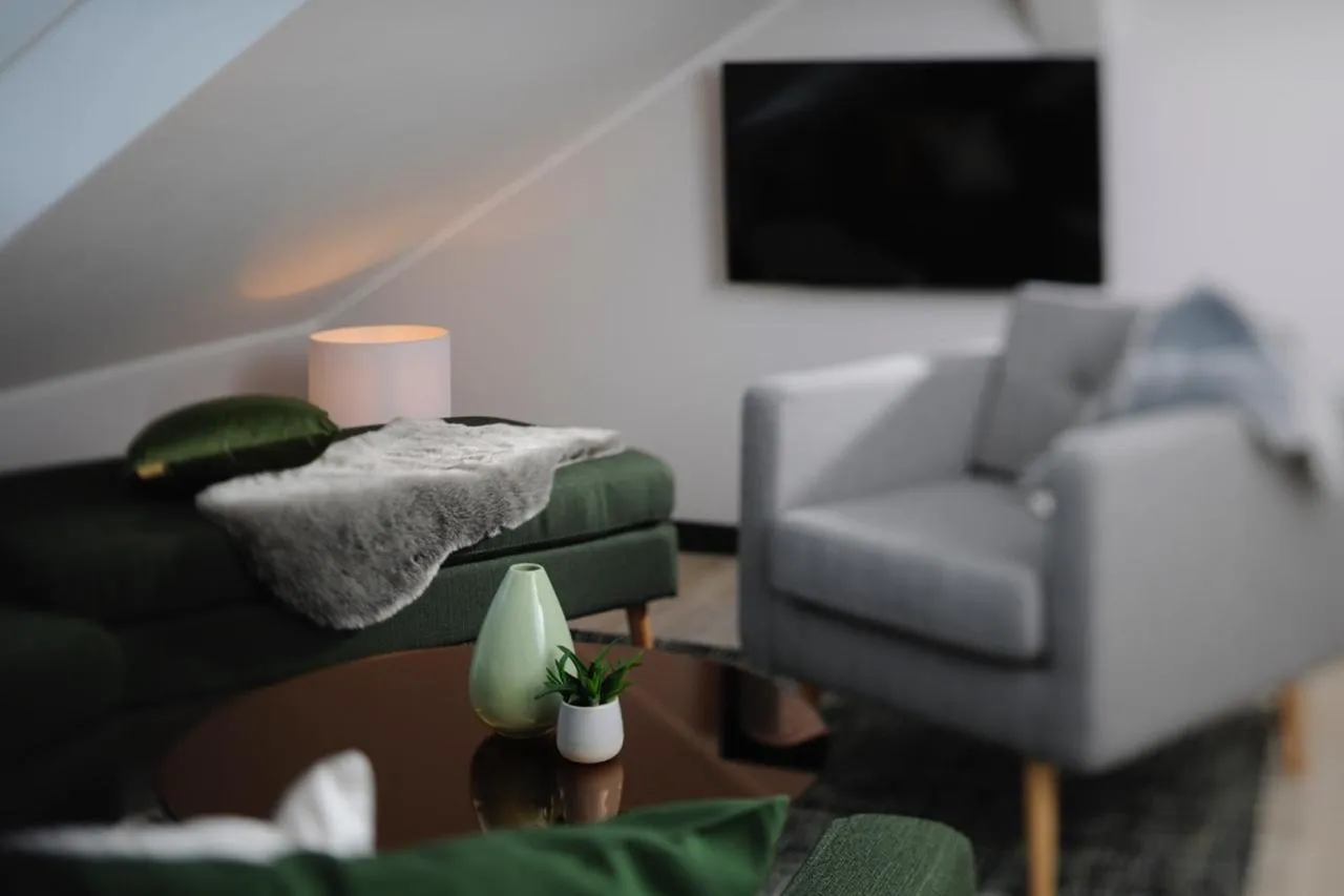 Living room, Bed in Berg und Tal Hotel & Apartments