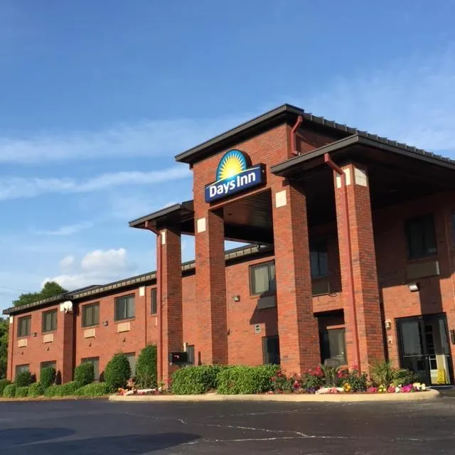 Days Inn By Wyndham Phenix City Near Fort Moore