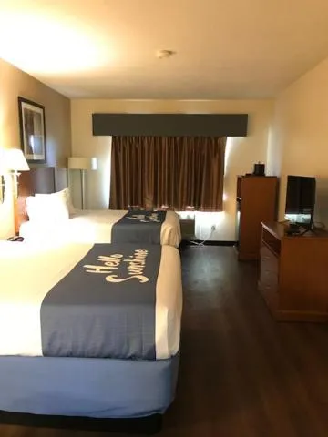 Bed in Days Inn By Wyndham Phenix City Near Fort Moore