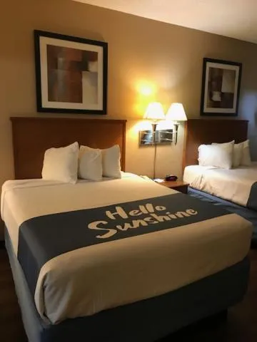 Bed in Days Inn By Wyndham Phenix City Near Fort Moore