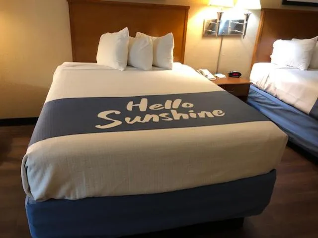 Bed in Days Inn By Wyndham Phenix City Near Fort Moore