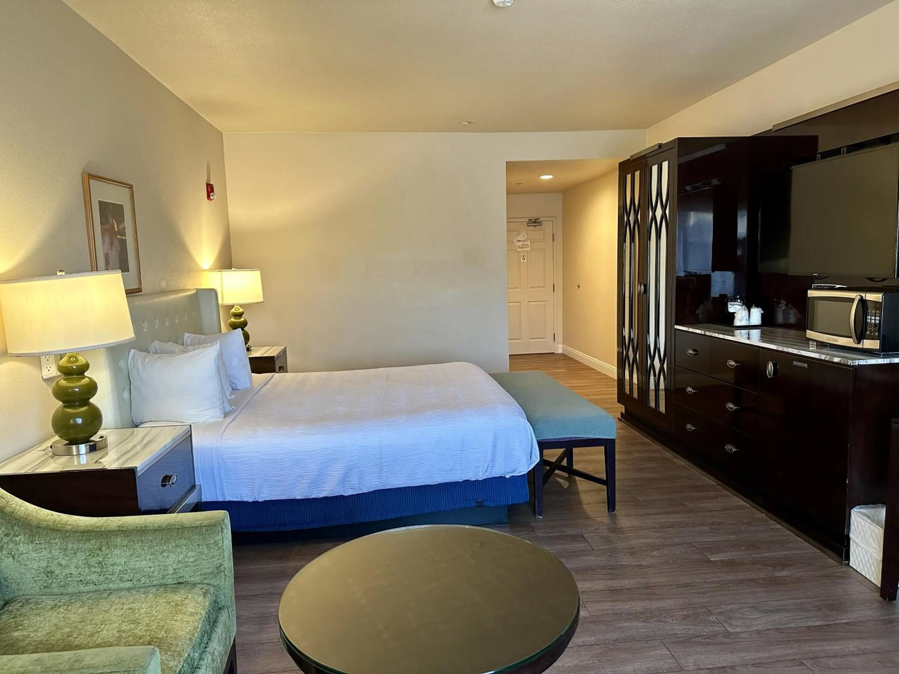Bed in Rocklin Park Hotel, Trademark Collection by Wyndham