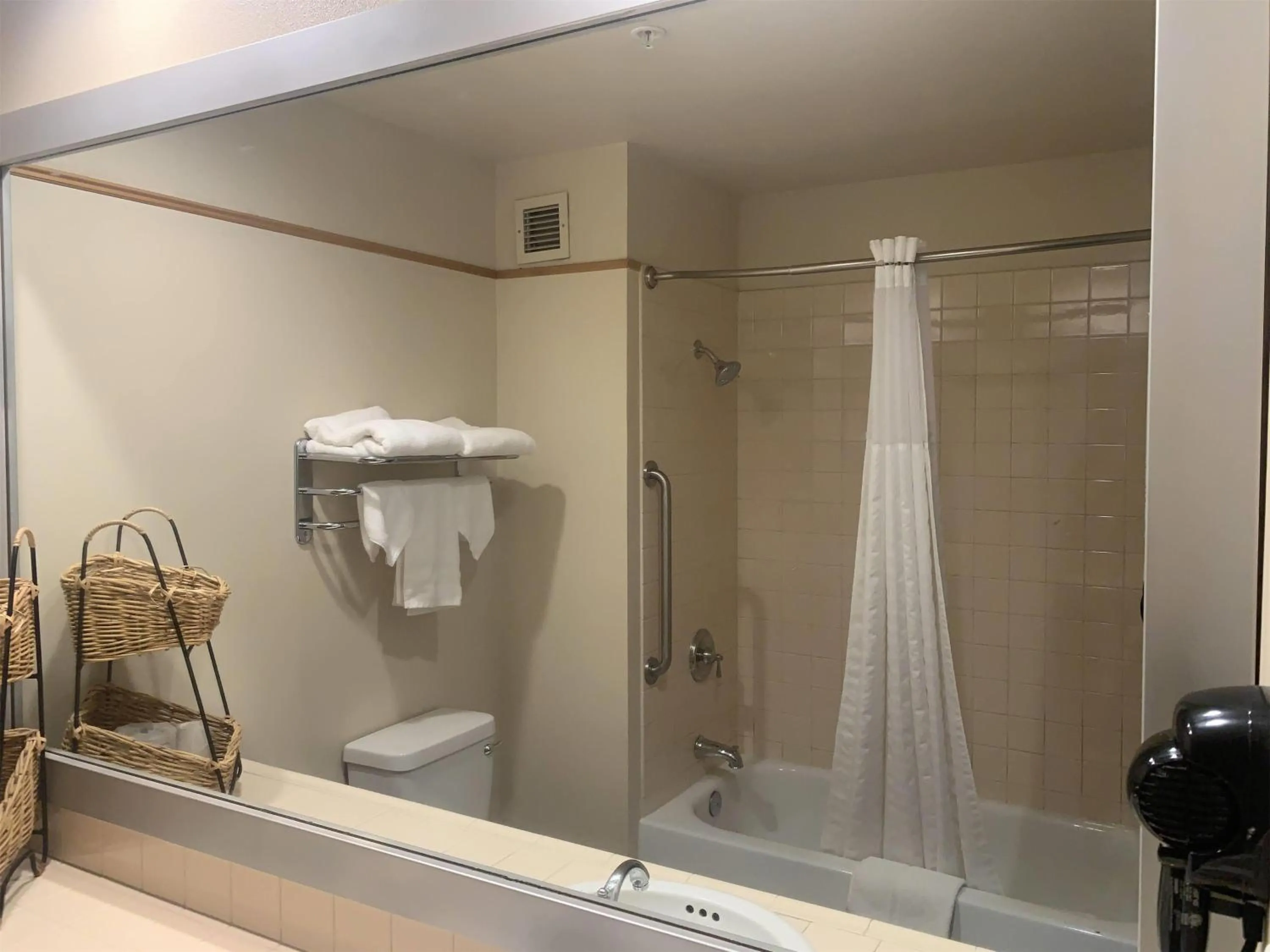 Bathroom in Rocklin Park Hotel, Trademark Collection by Wyndham
