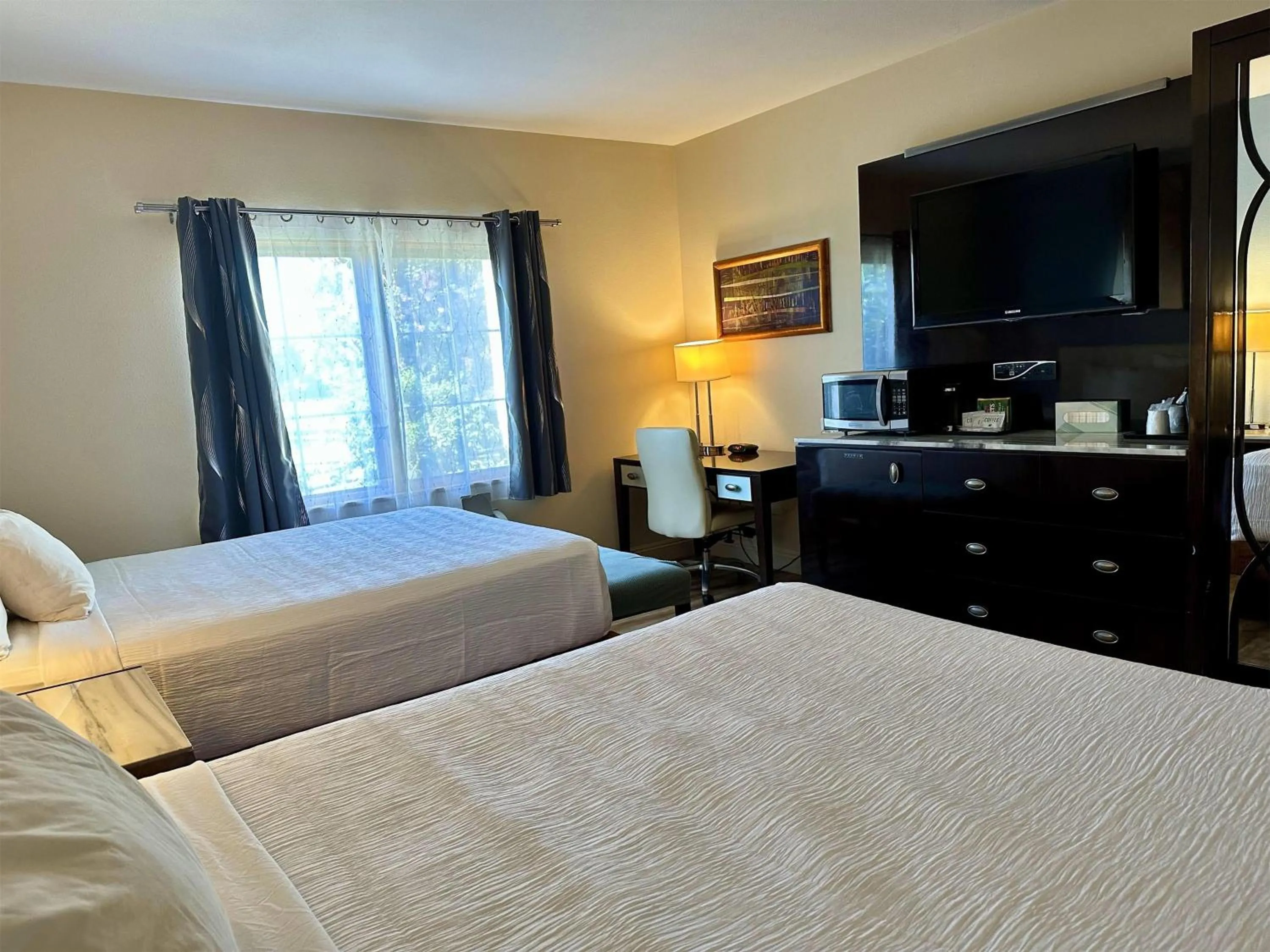 Photo of the whole room, Bed in Rocklin Park Hotel, Trademark Collection by Wyndham