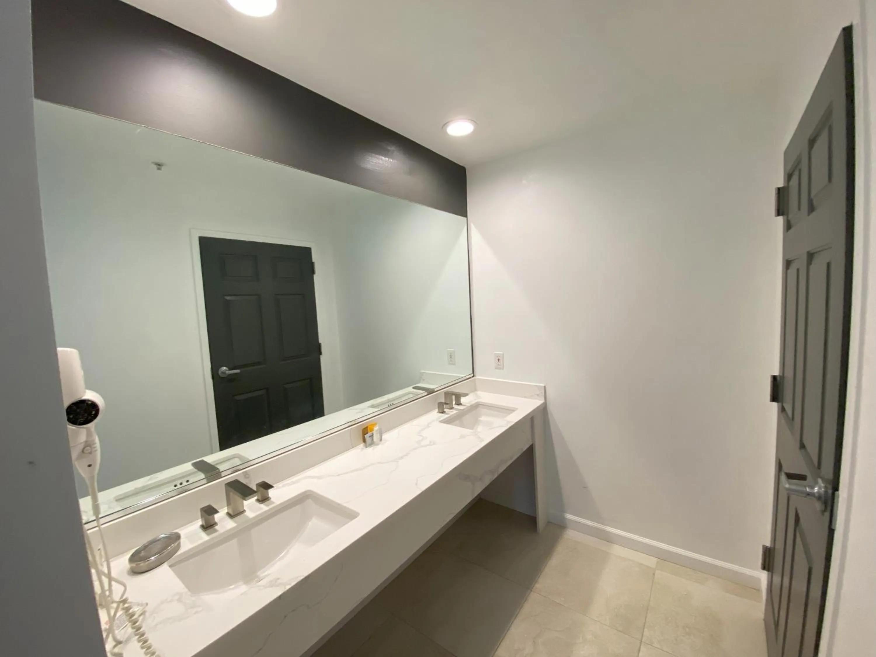 Bathroom in Rocklin Park Hotel, Trademark Collection by Wyndham