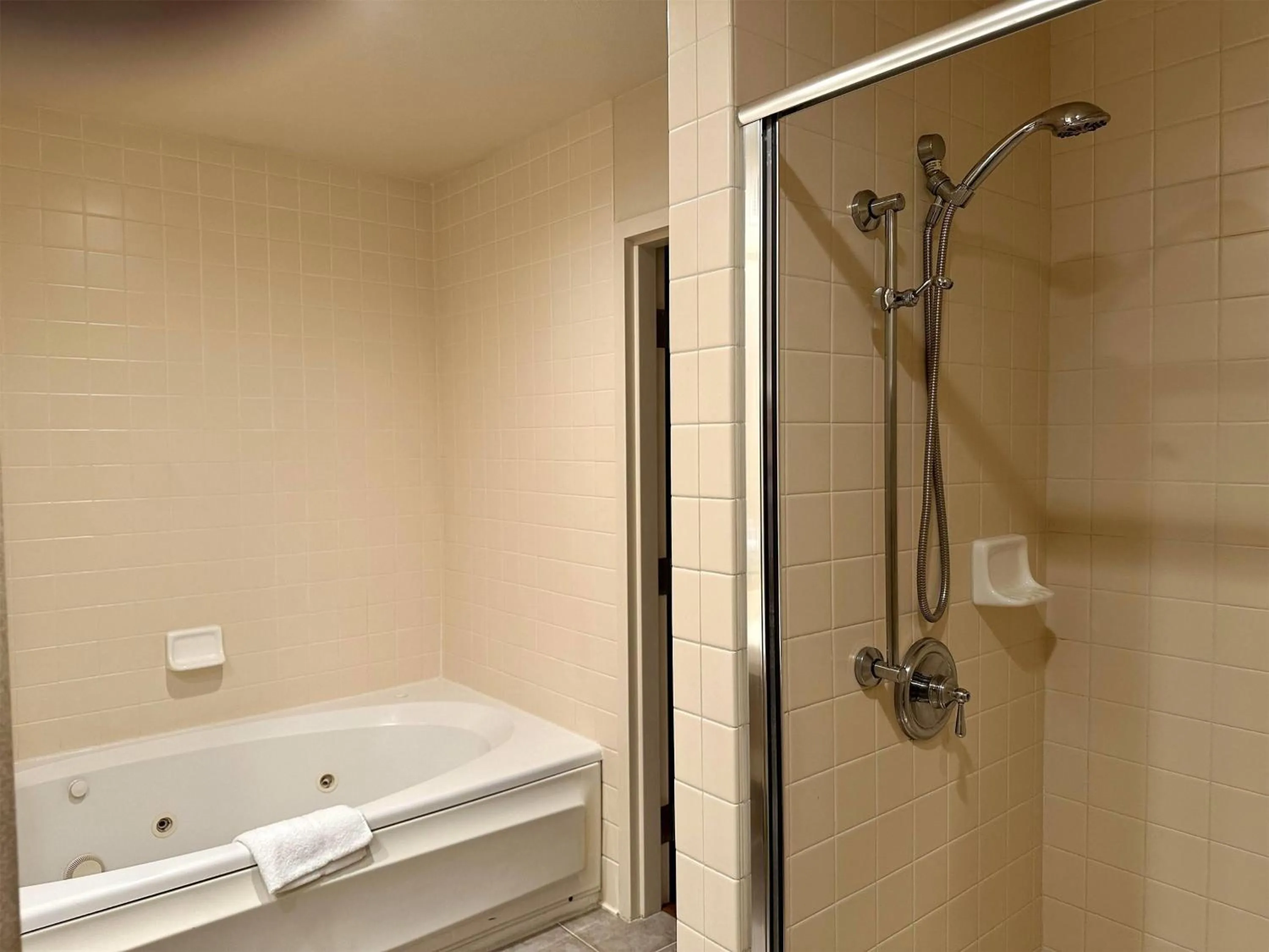 Bathroom in Rocklin Park Hotel, Trademark Collection by Wyndham