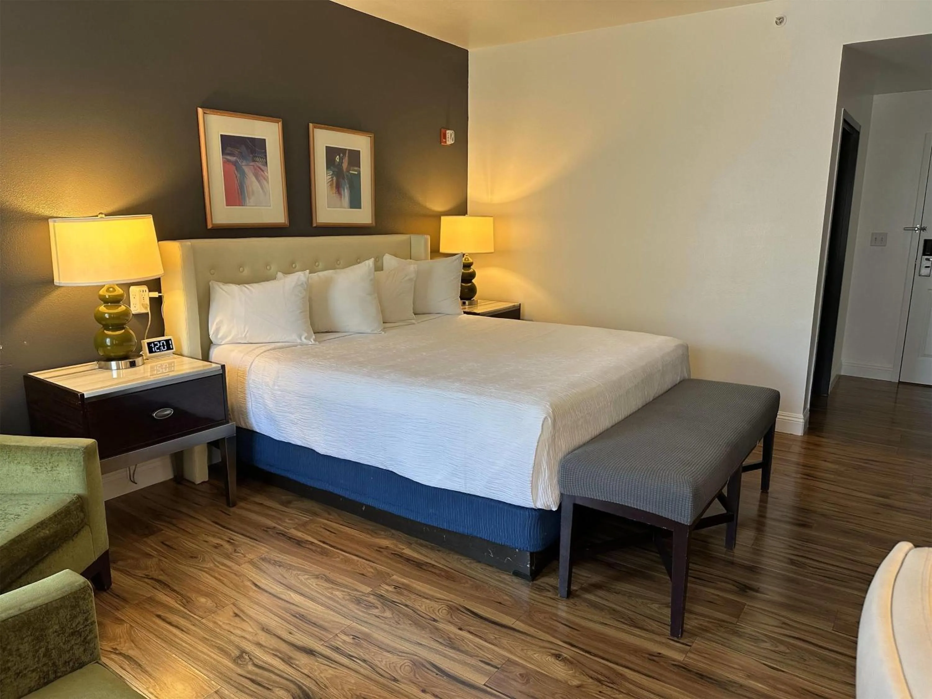 Photo of the whole room, Bed in Rocklin Park Hotel, Trademark Collection by Wyndham