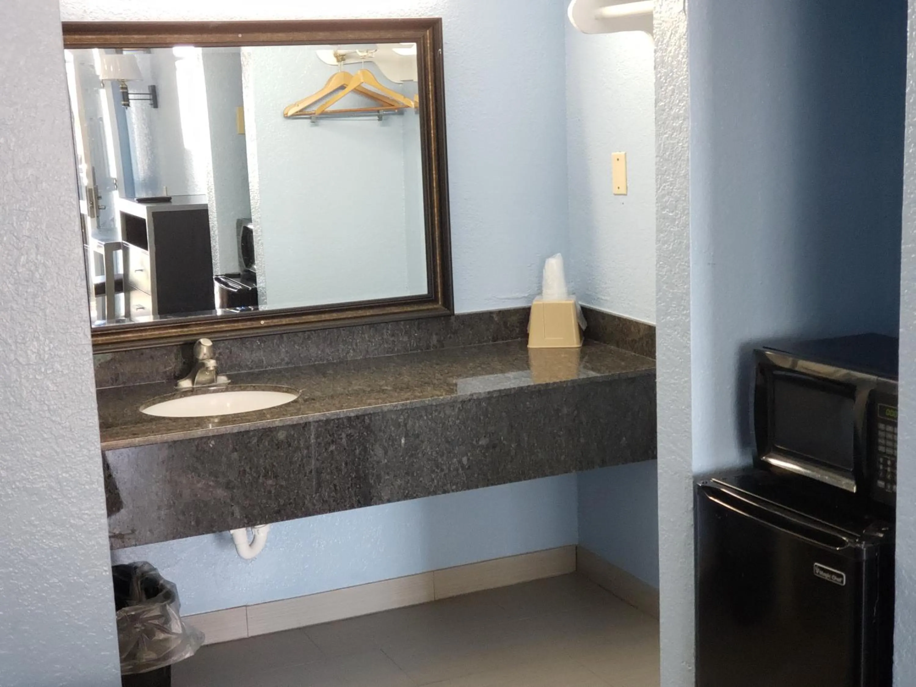 Bathroom in Regency Inn Motel by the Beach