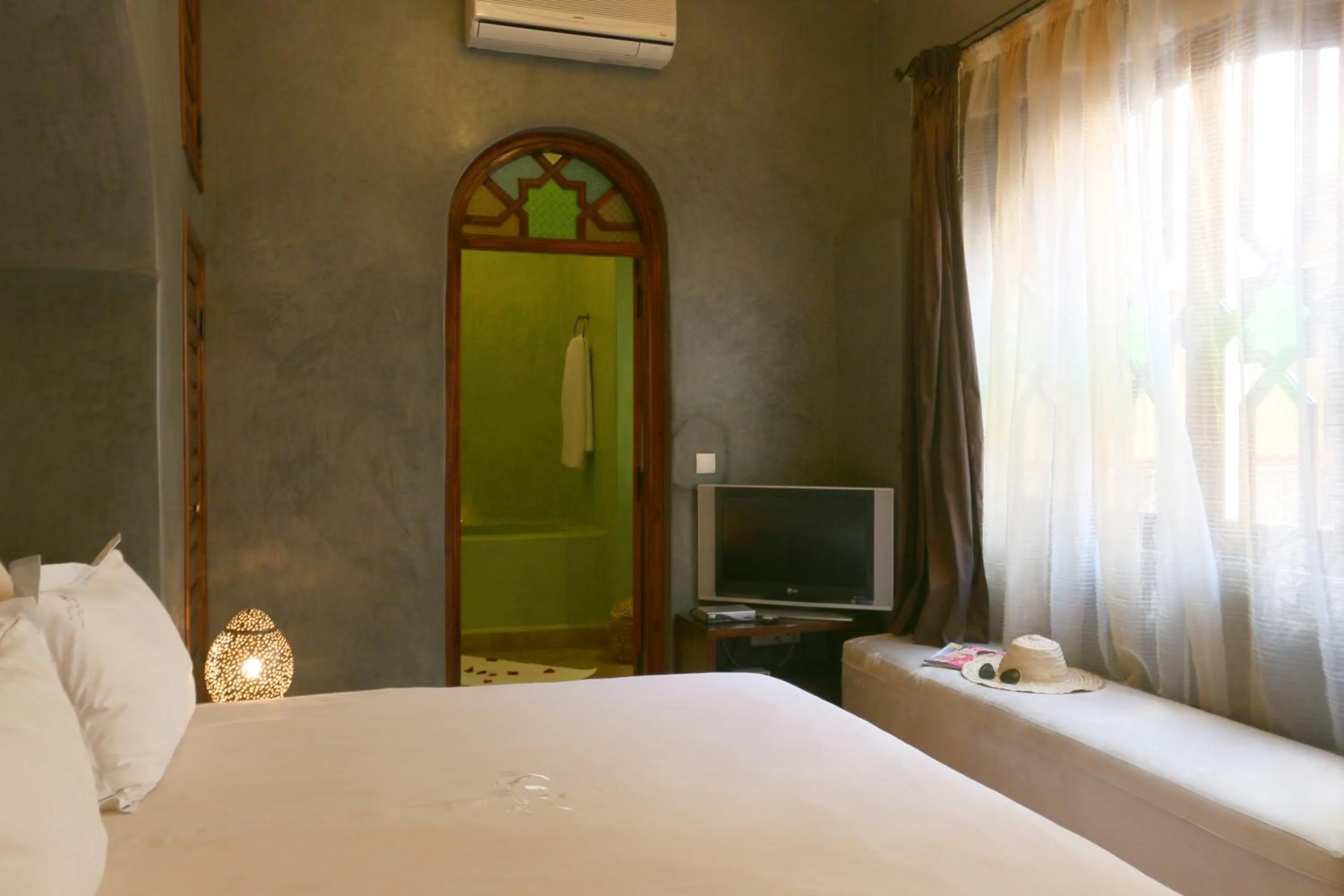 Day, Bed in Riad L'Emir