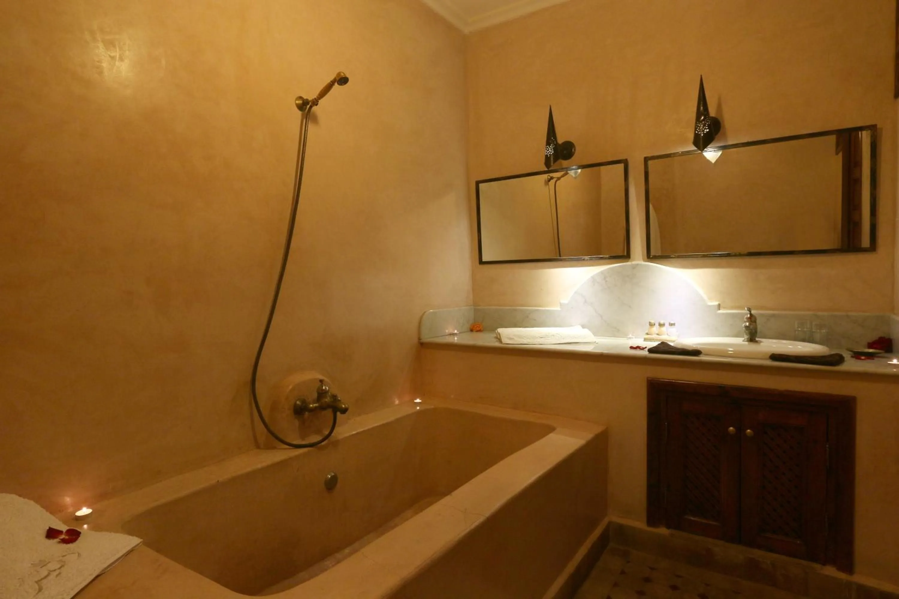 Bathroom in Riad L'Emir