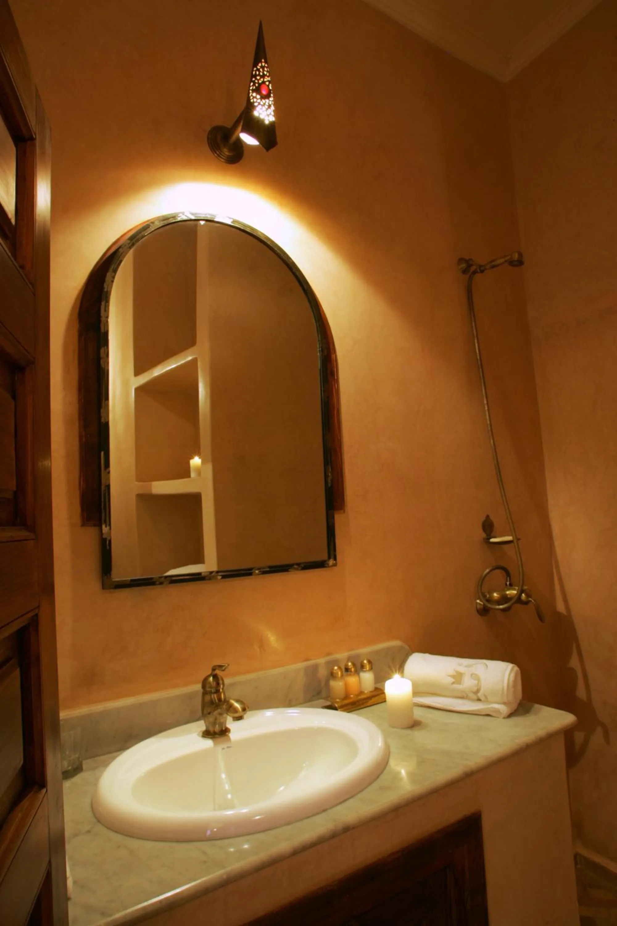 Shower in Riad L'Emir