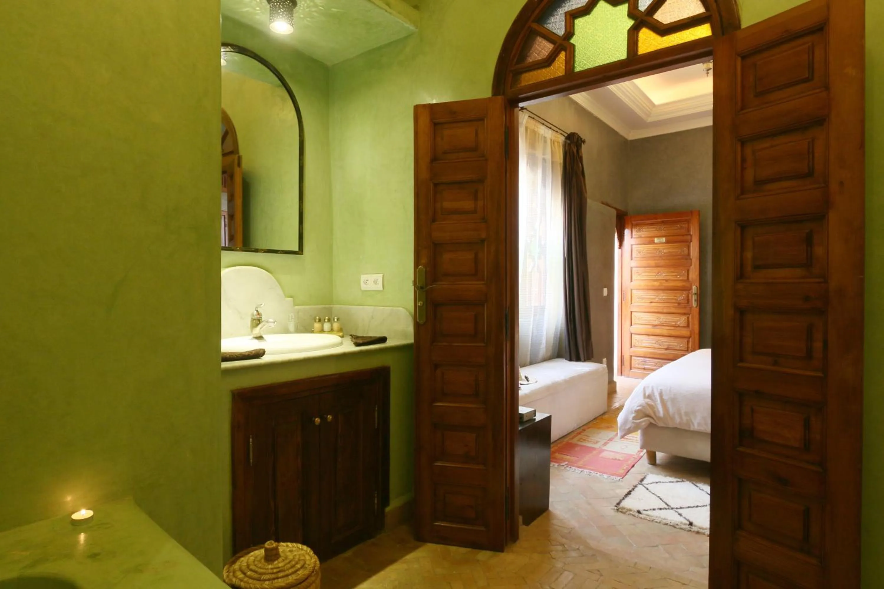 Bathroom, Bed in Riad L'Emir