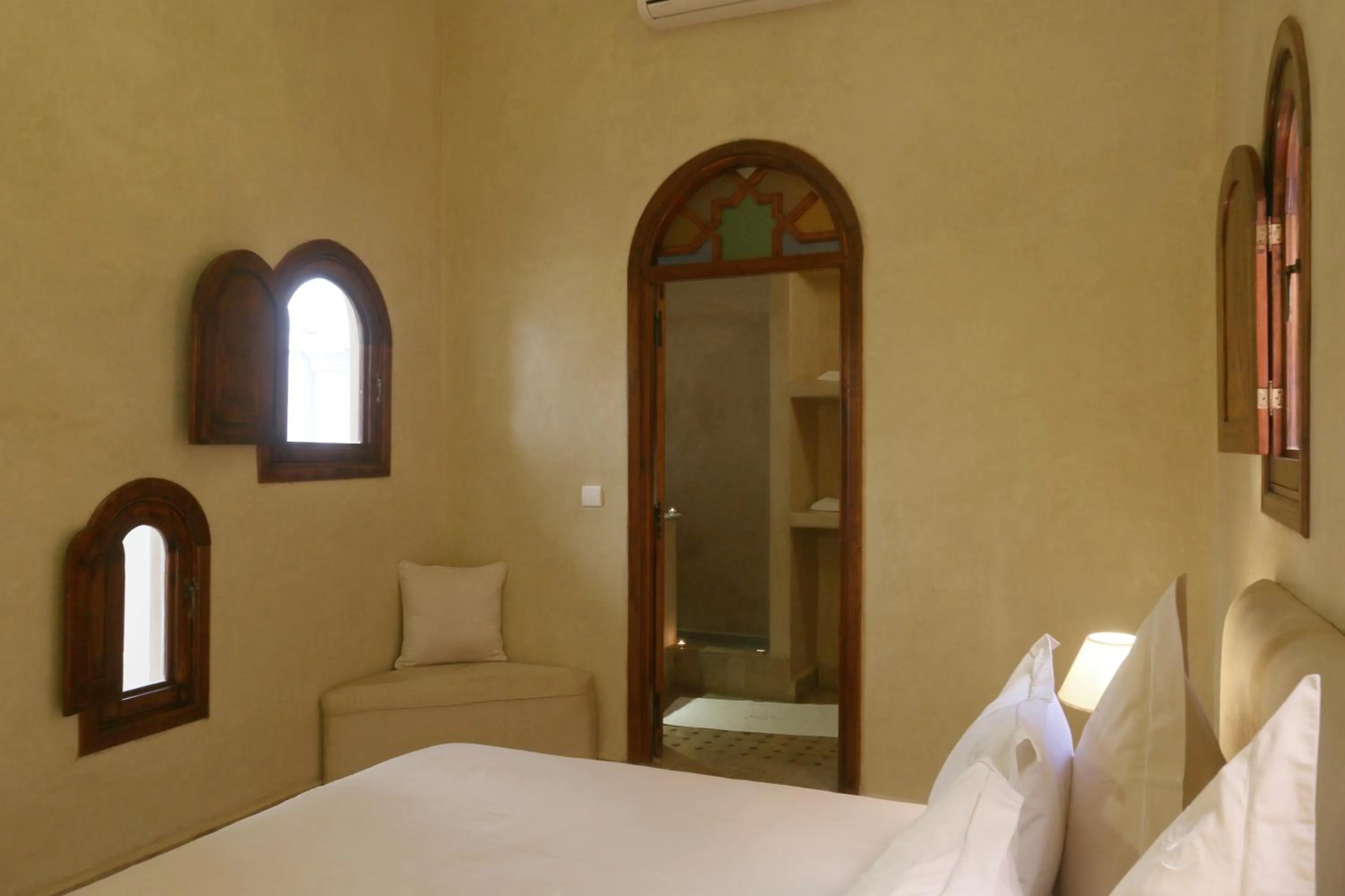 Bathroom, Bed in Riad L'Emir