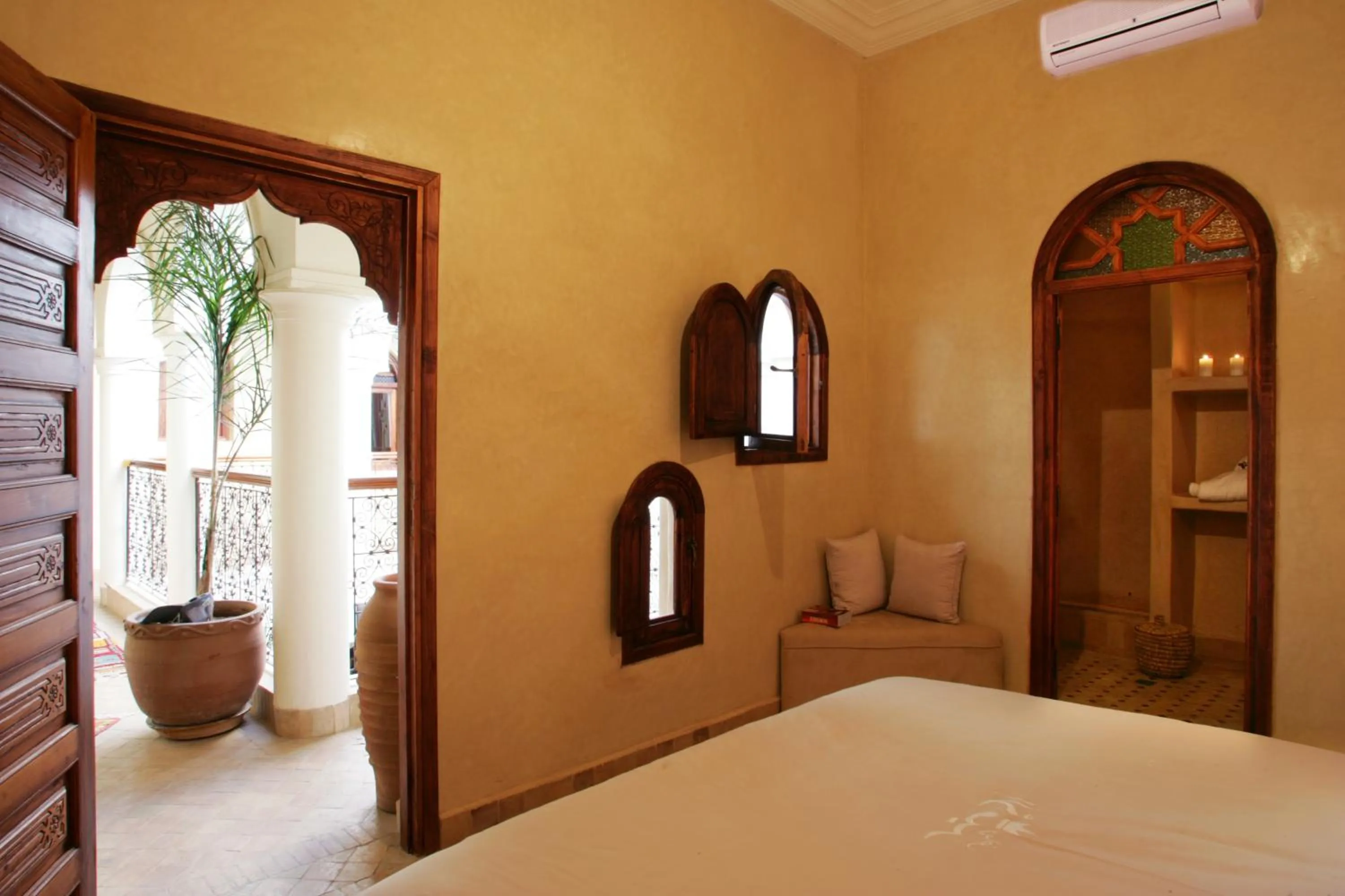 Bathroom, Bed in Riad L'Emir