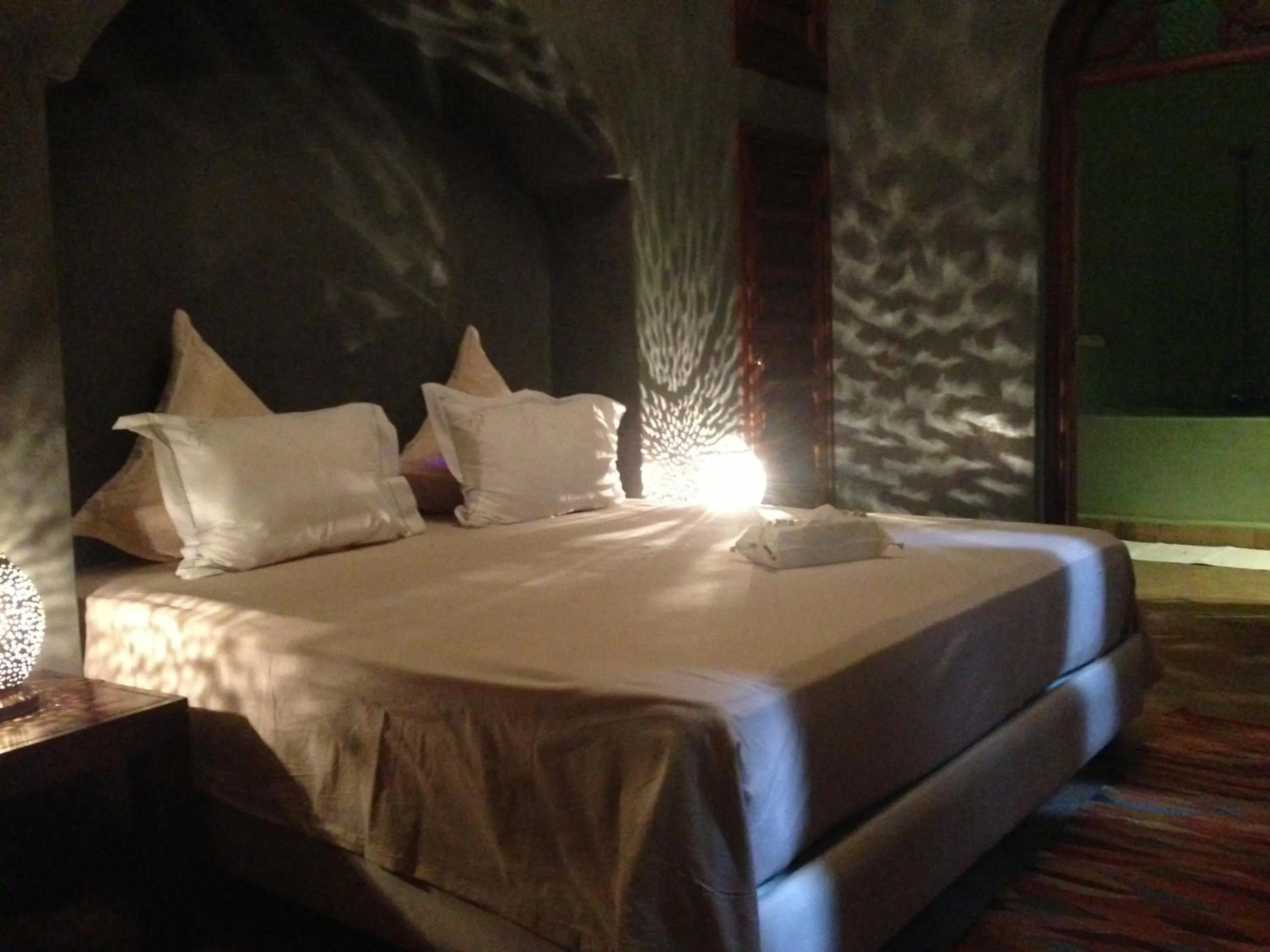 Photo of the whole room, Bed in Riad L'Emir