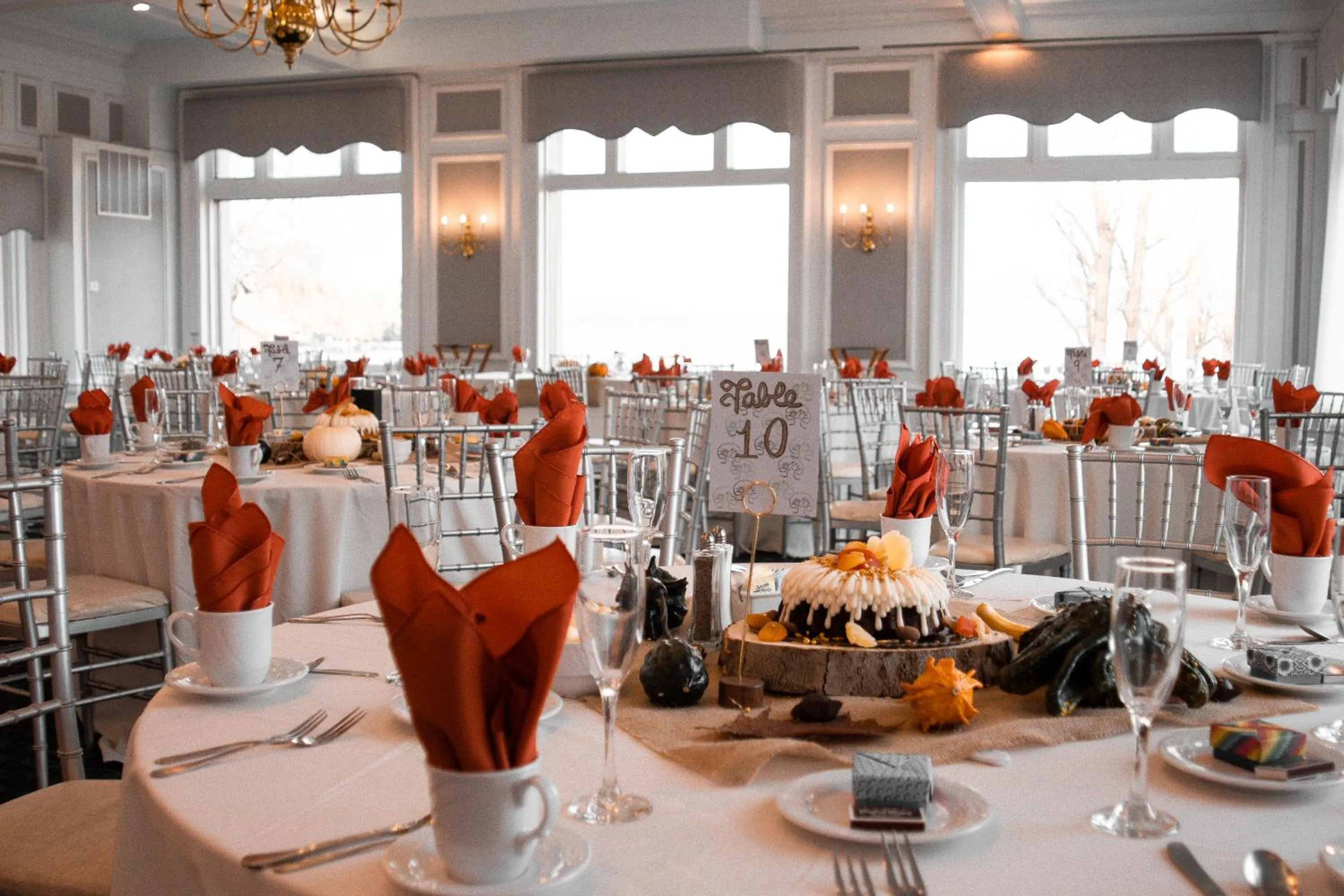 Restaurant/places to eat in Fort William Henry Hotel