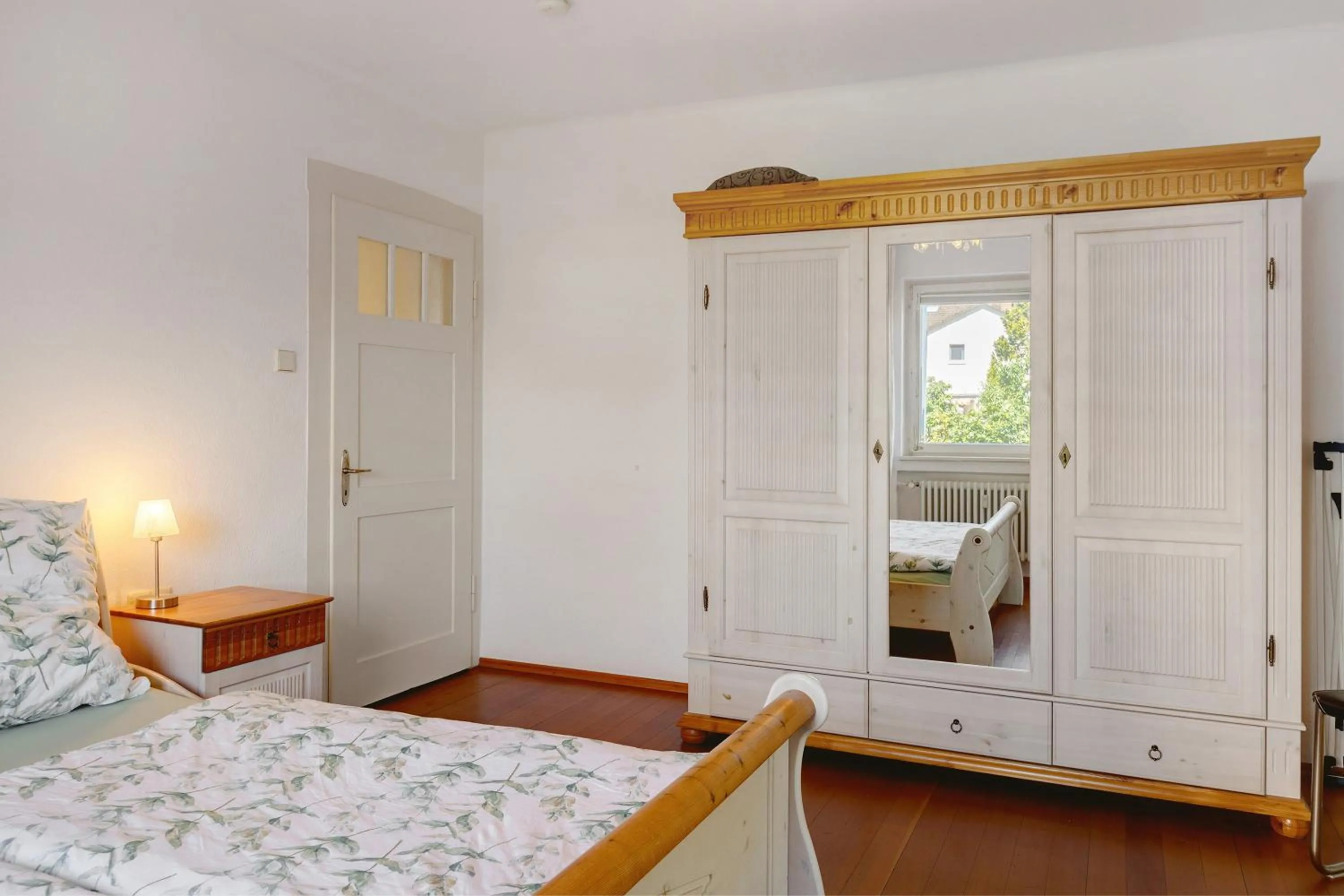Property building, Bed in Ferienwohnung Kleeblatt