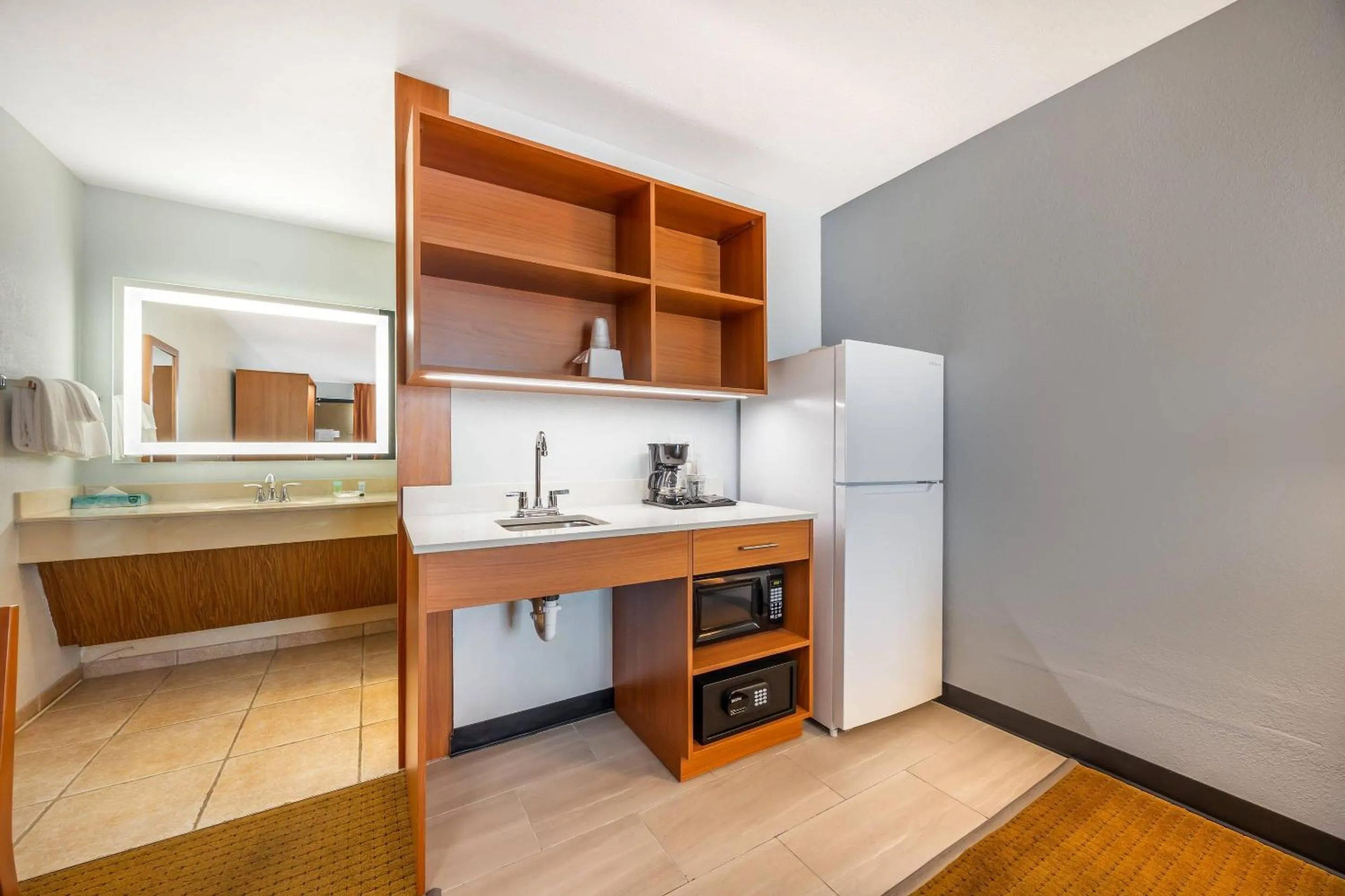 Bedroom in Suburban Studios Branson On The Strip