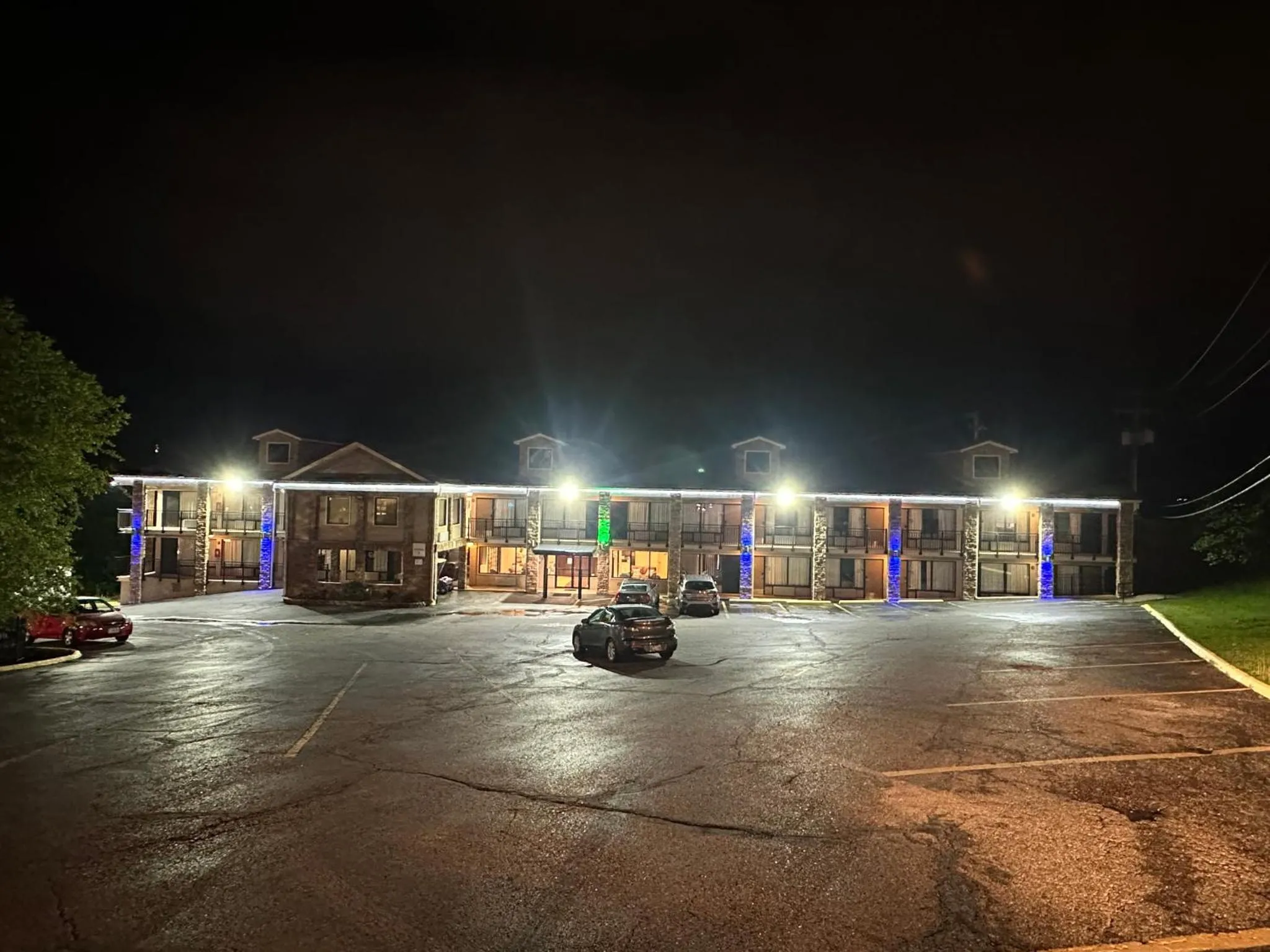 Property building in Suburban Studios Branson On The Strip