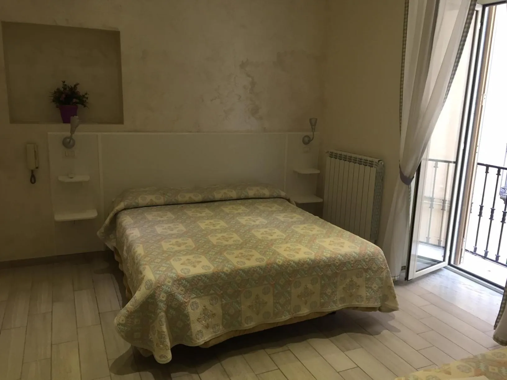 Bed in Albergo Oasi