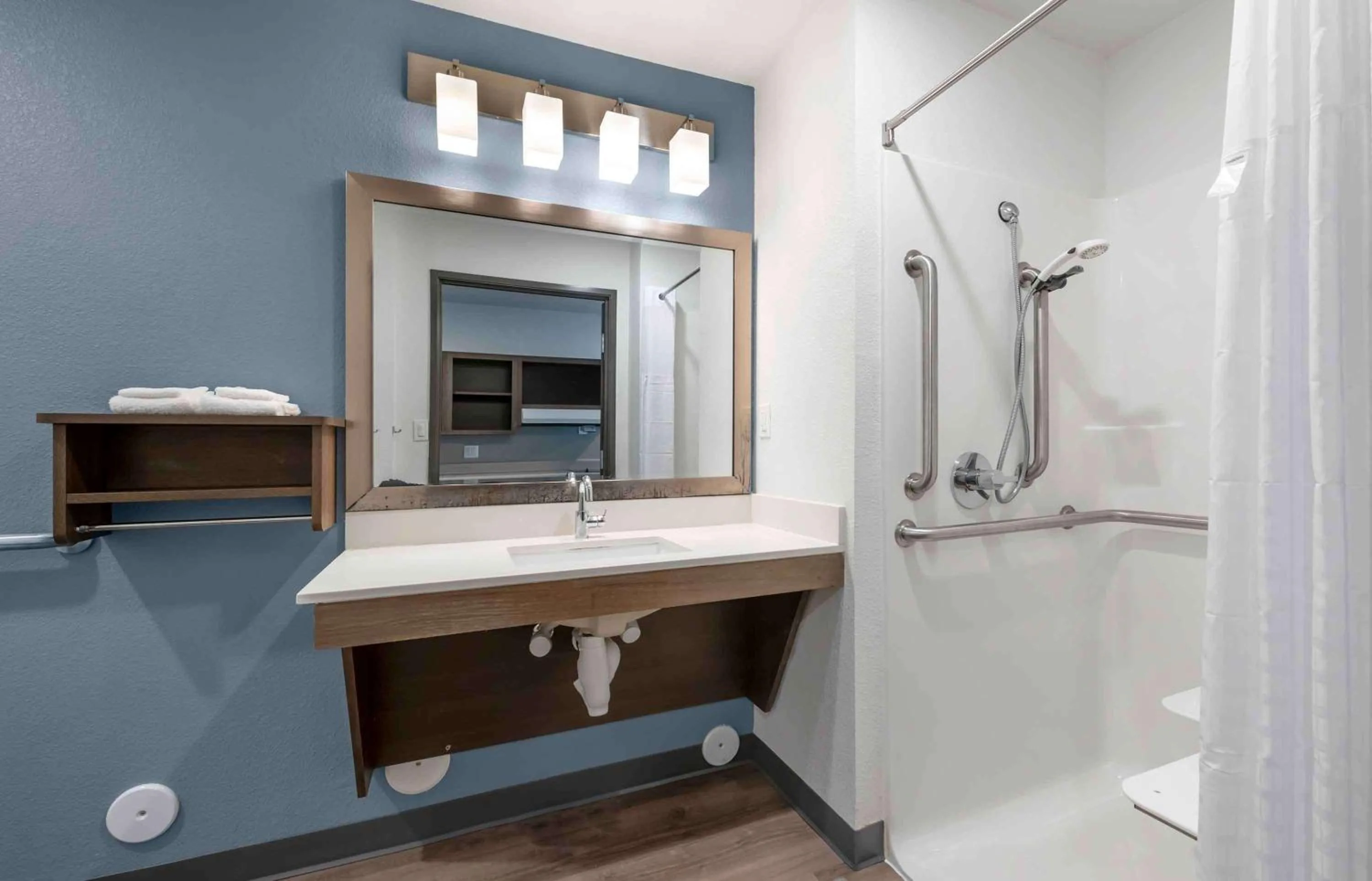 Bathroom in Extended Stay America Select Suites - Melbourne - West Melbourne