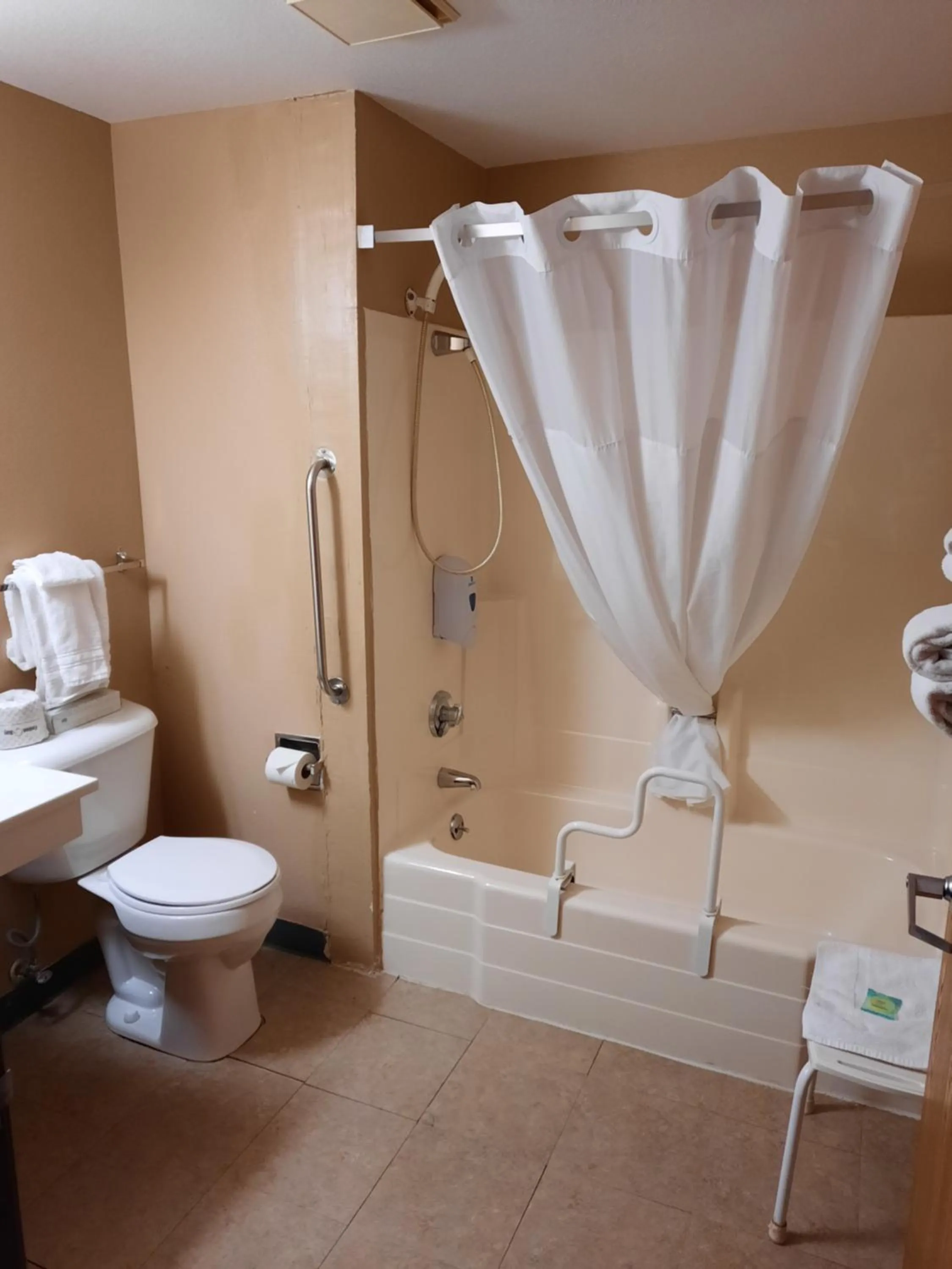 Super 8 by Wyndham Watertown