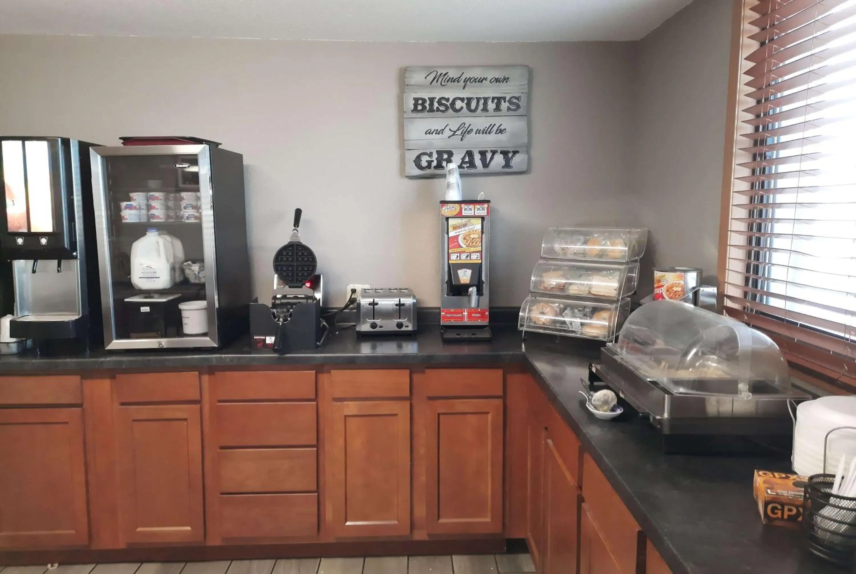 Restaurant/places to eat in Super 8 by Wyndham Watertown