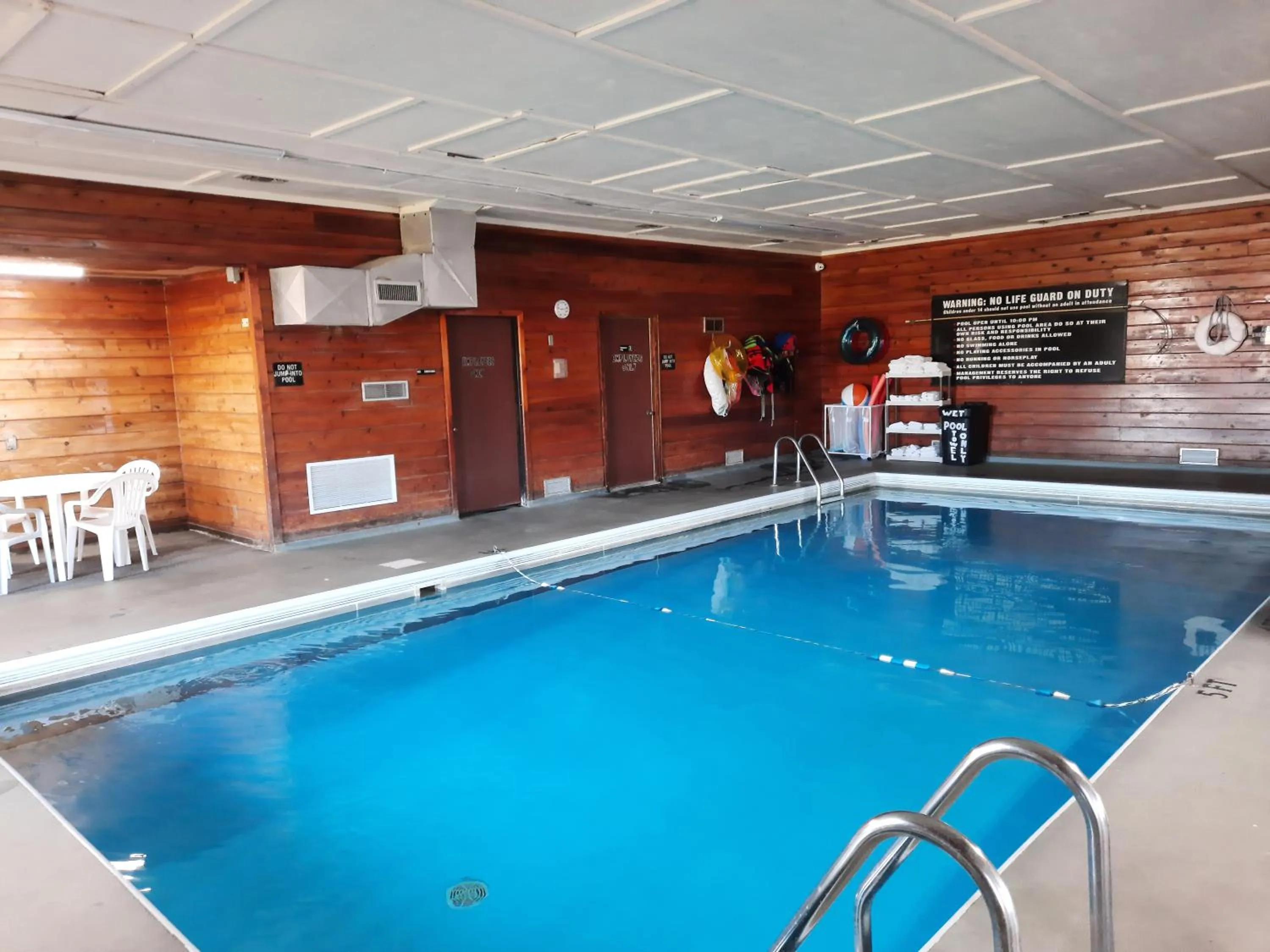 Swimming pool in Super 8 by Wyndham Watertown