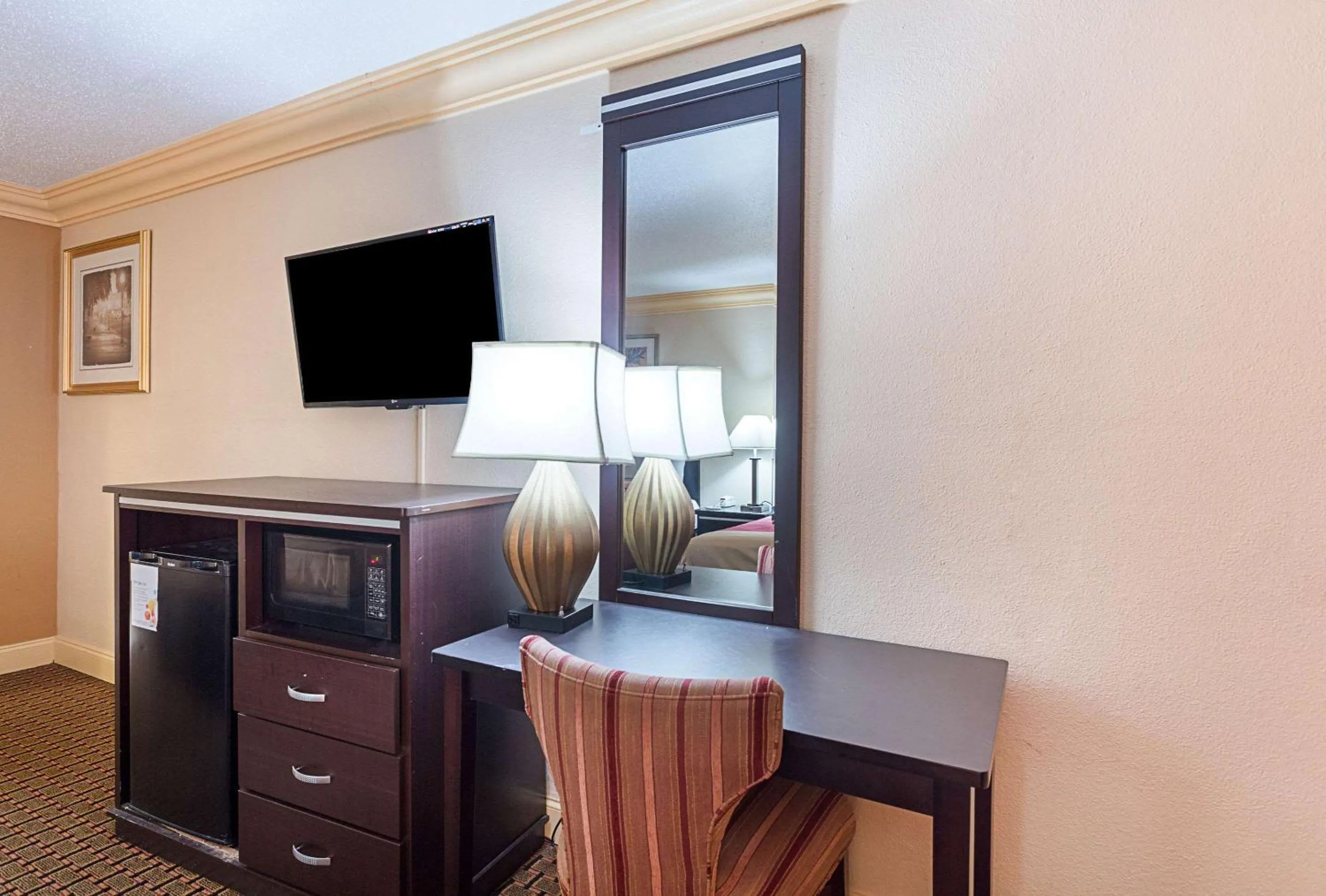 Photo of the whole room in Parkway Inn of Birmingham