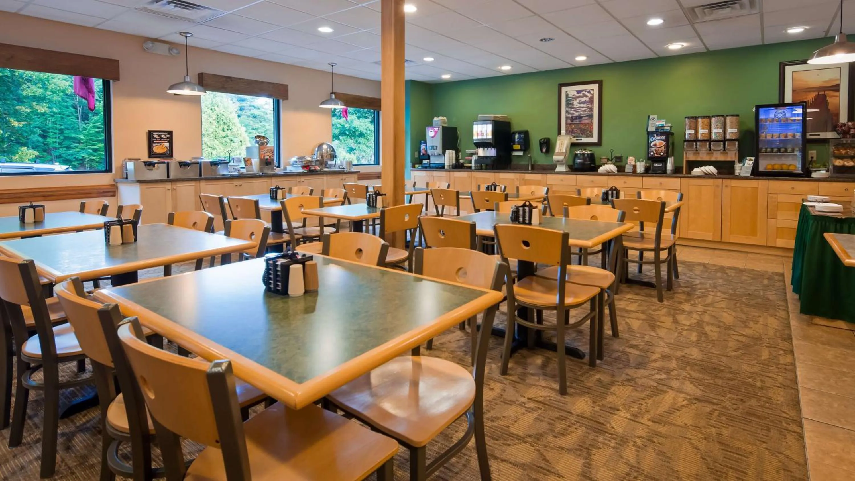 Restaurant/places to eat in Best Western of Lake George