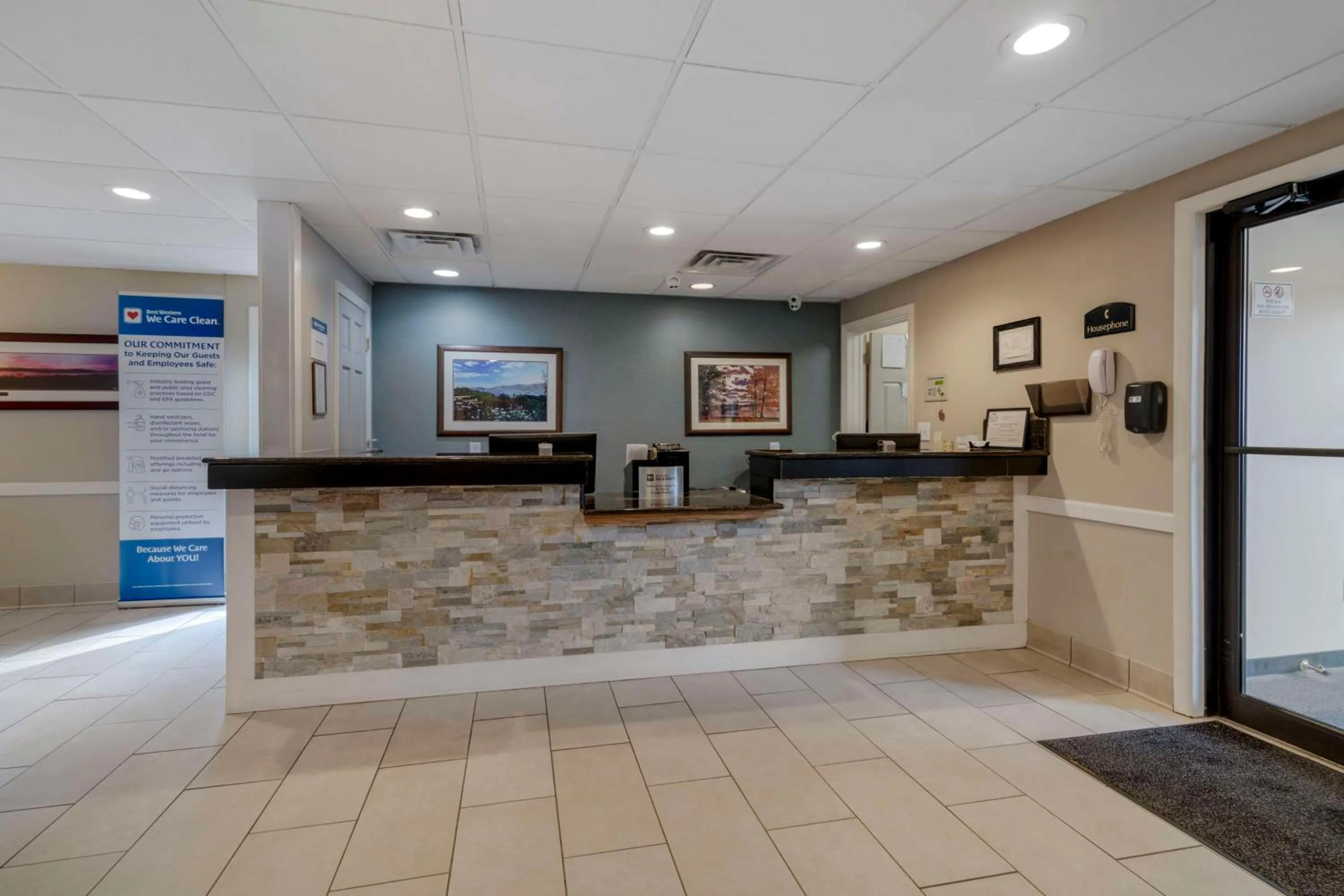 Lobby or reception in Best Western of Lake George