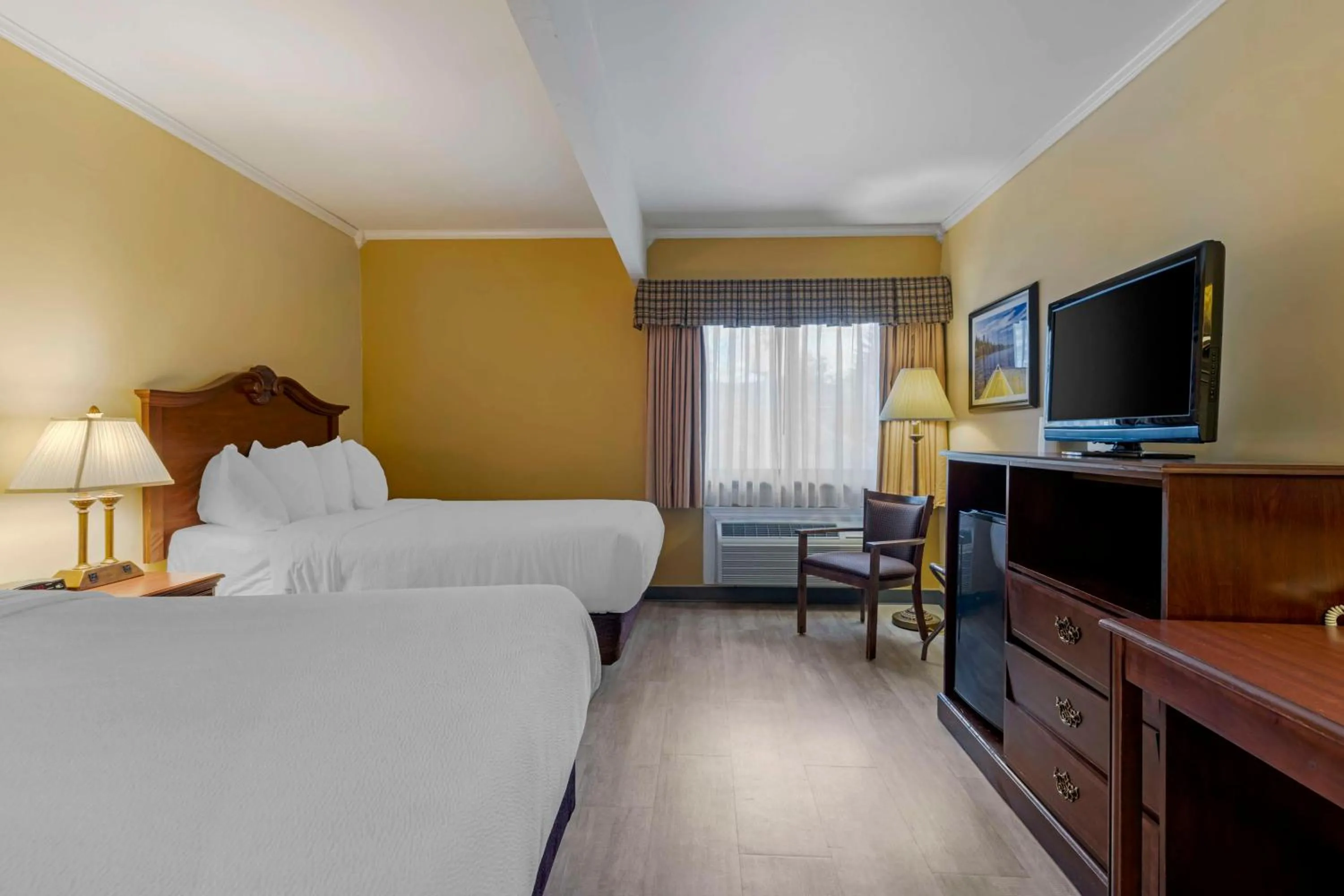 Bedroom, Bed in Best Western of Lake George