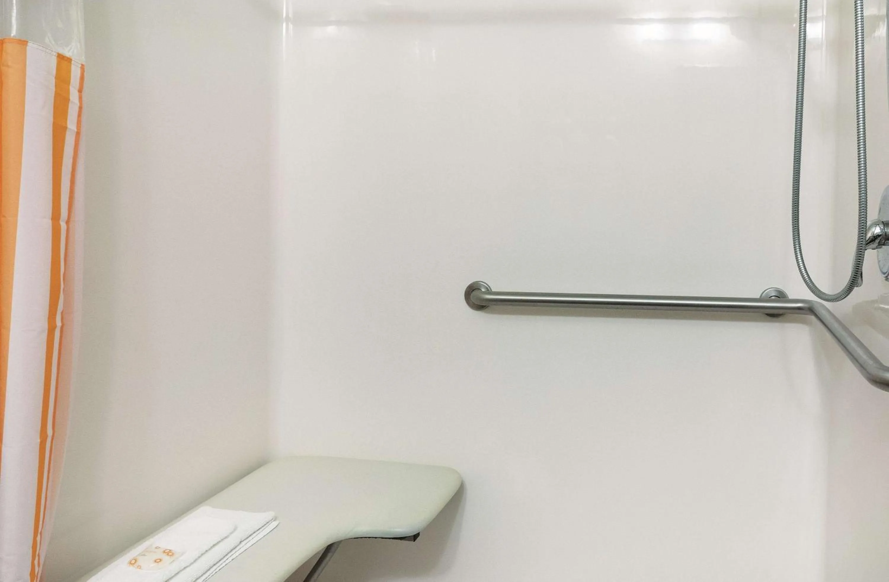 Photo of the whole room in La Quinta by Wyndham Houma