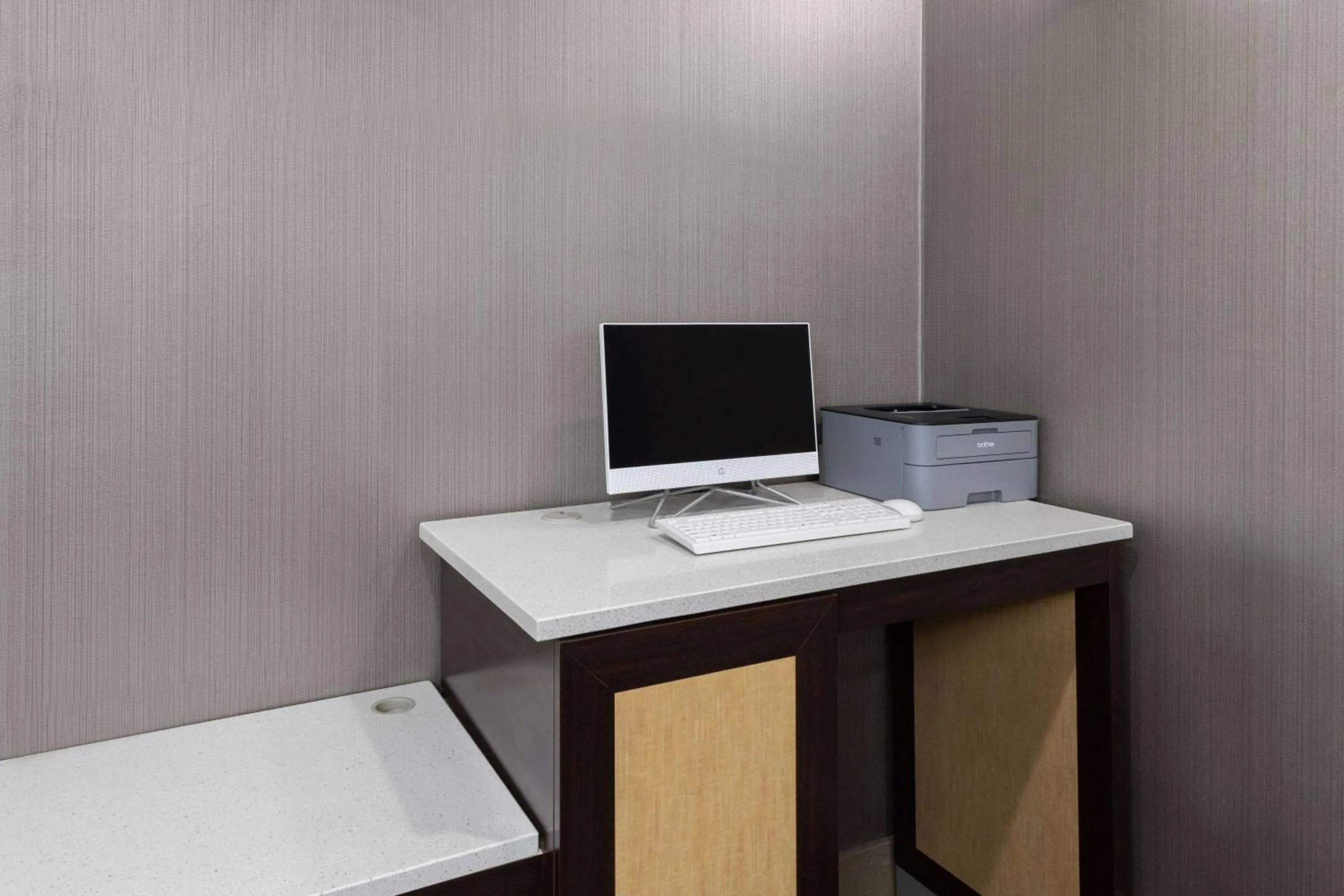 Business facilities in La Quinta by Wyndham Houma